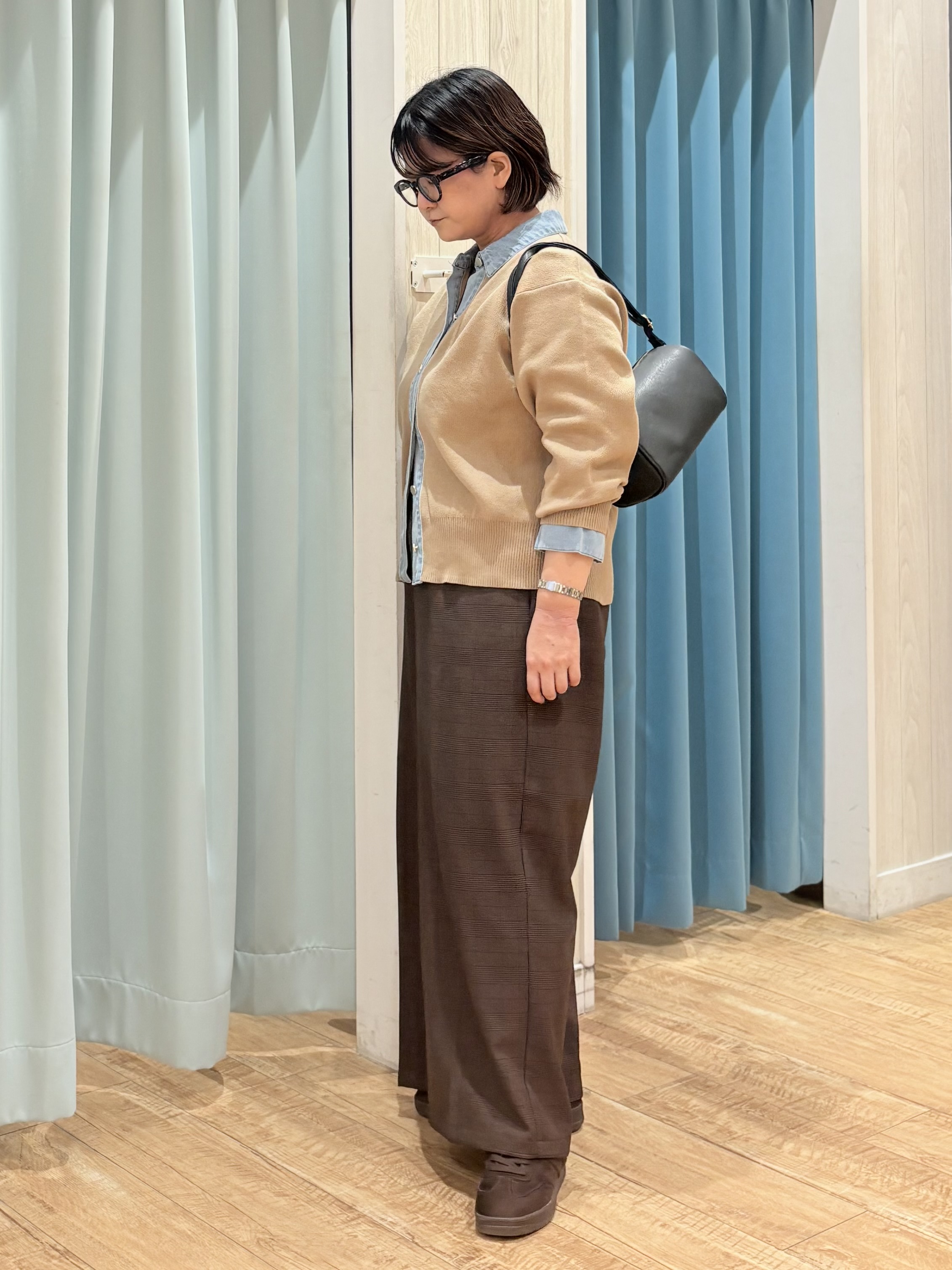 砂糖さんの「SHOO･LA･RUE｜【S-LL/洗濯機可】デニム／チェック切替でこなれ見え 金ボタンニットカーディガン」を使ったコーディネート