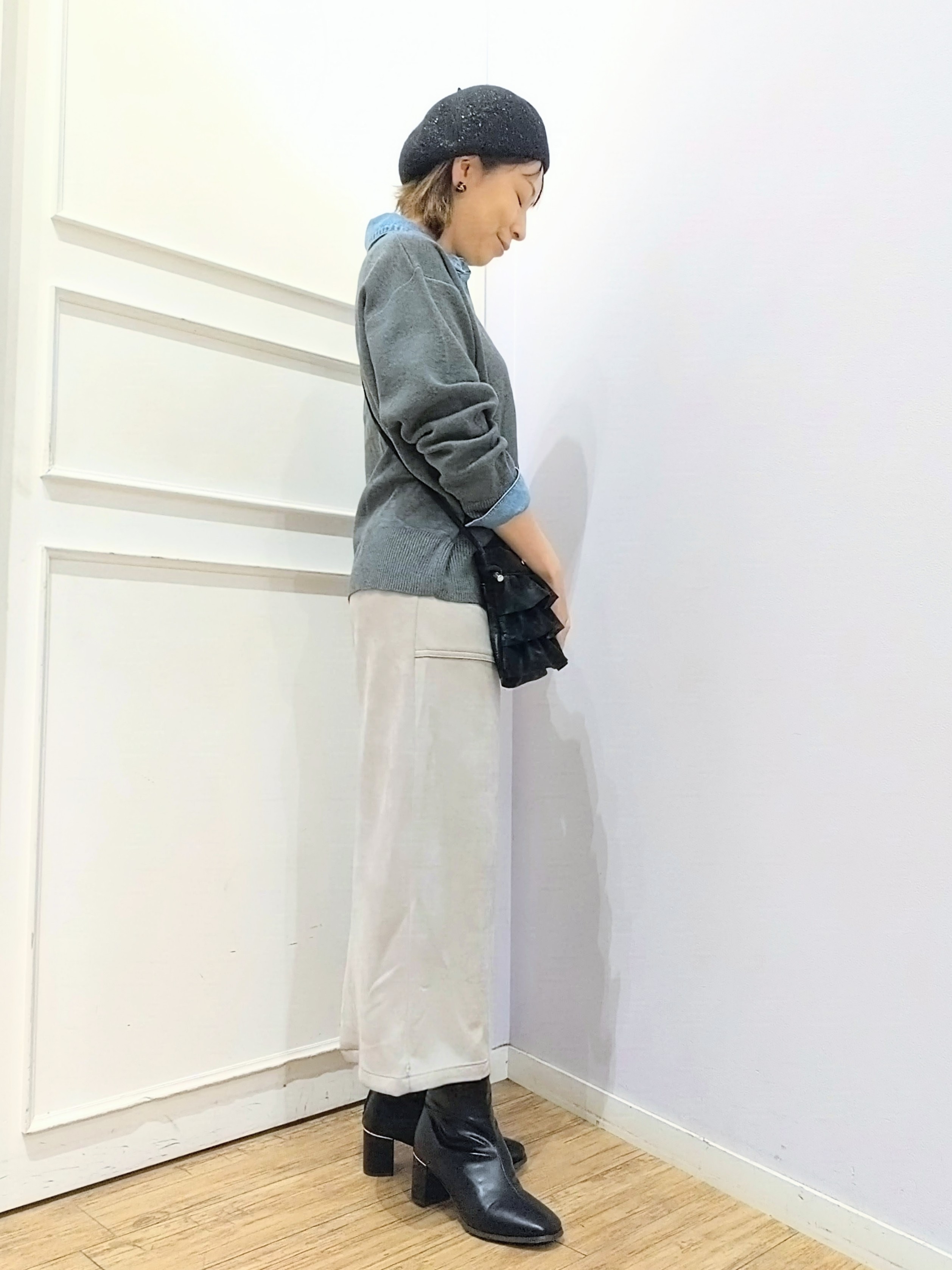miomioさんの「SHOO･LA･RUE｜【S-LL/洗濯機可】デニム／チェック切替でこなれ見え 金ボタンニットカーディガン」を使ったコーディネート