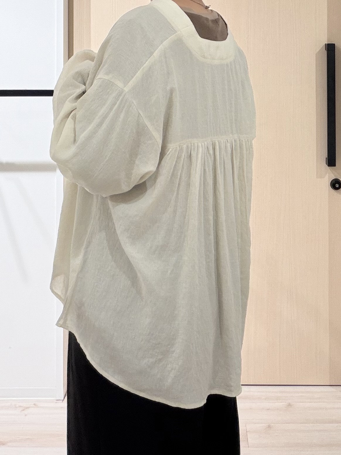 ひらしーさんの「SHOO･LA･RUE｜【S-LL/洗濯機可】着痩せシルエット シャーリングシャツカーディガン」を使ったコーディネート