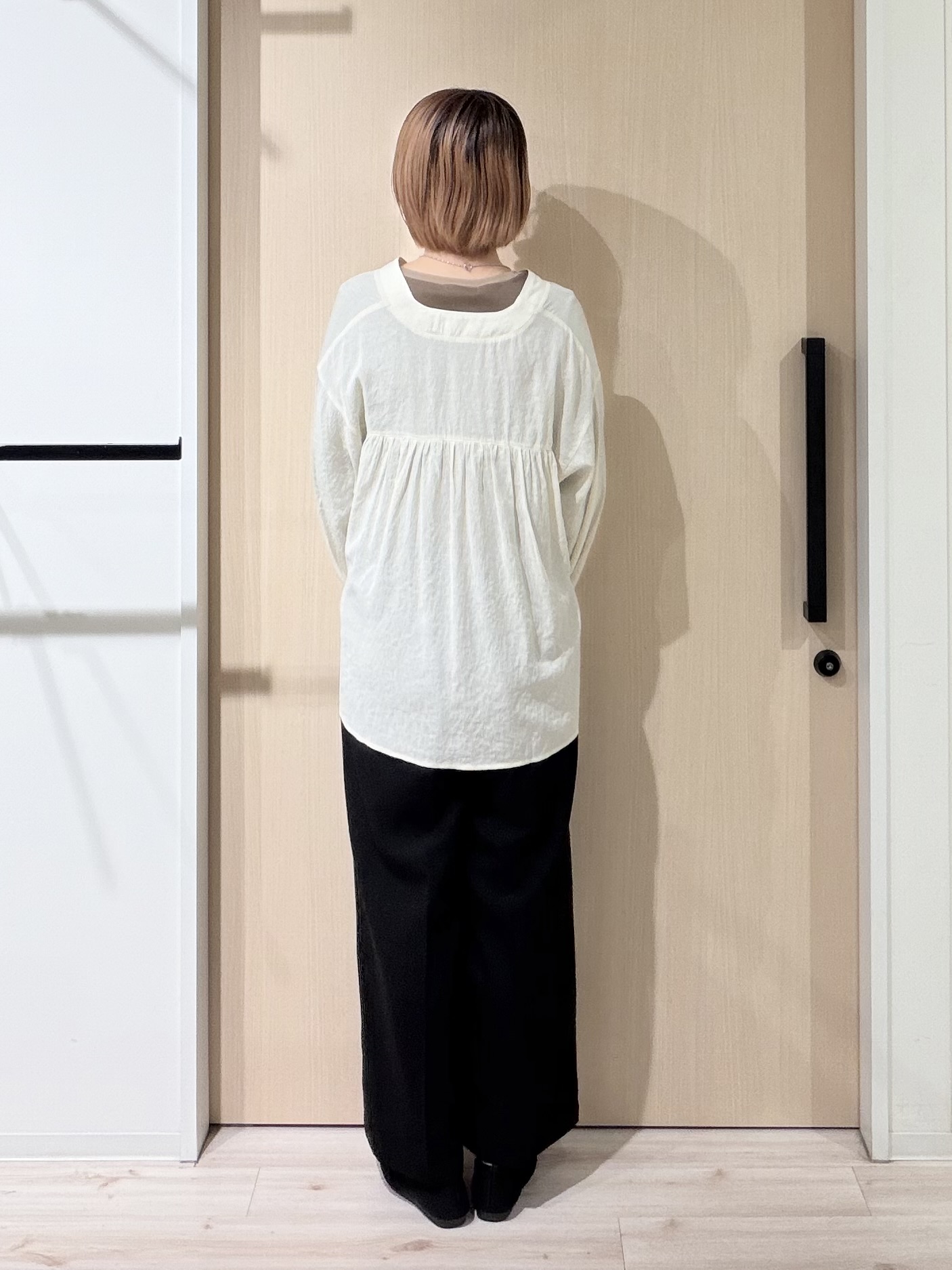 ひらしーさんの「SHOO･LA･RUE｜【S-LL/洗濯機可】着痩せシルエット シャーリングシャツカーディガン」を使ったコーディネート
