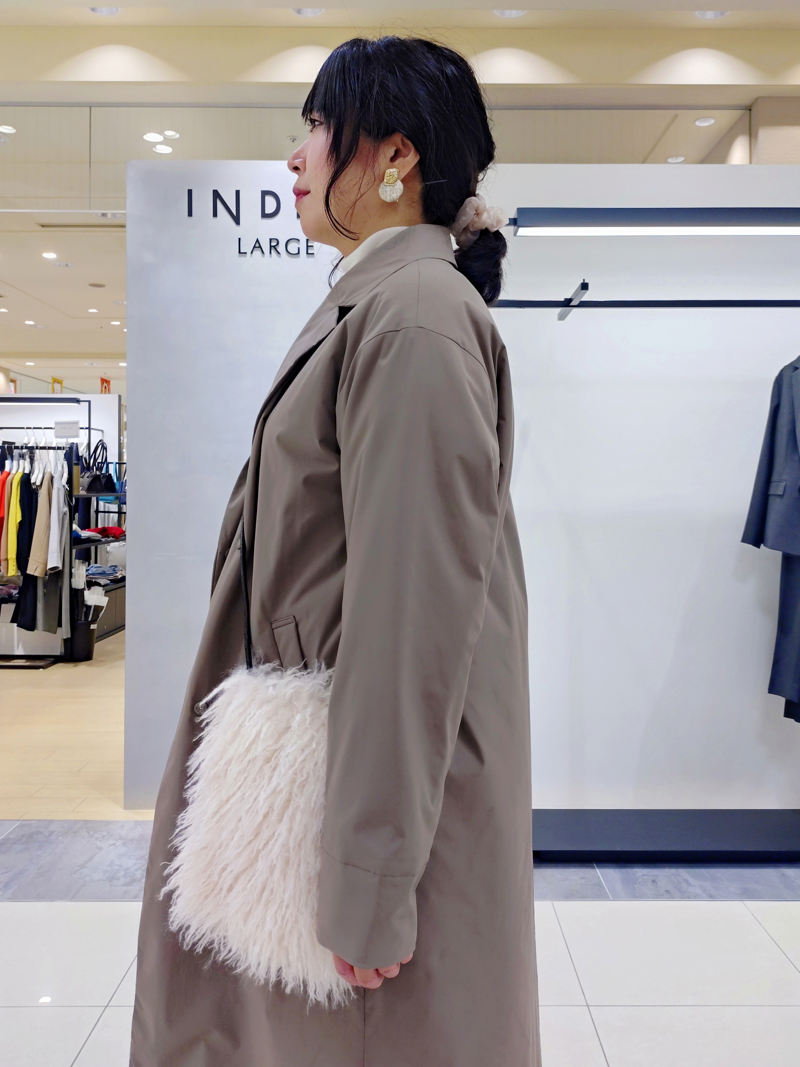 TOMOMIさんの「INDIVI｜【風合い柔らか／SETUP可】ブークレ起毛ジャージフレアスカート」を使ったコーディネート