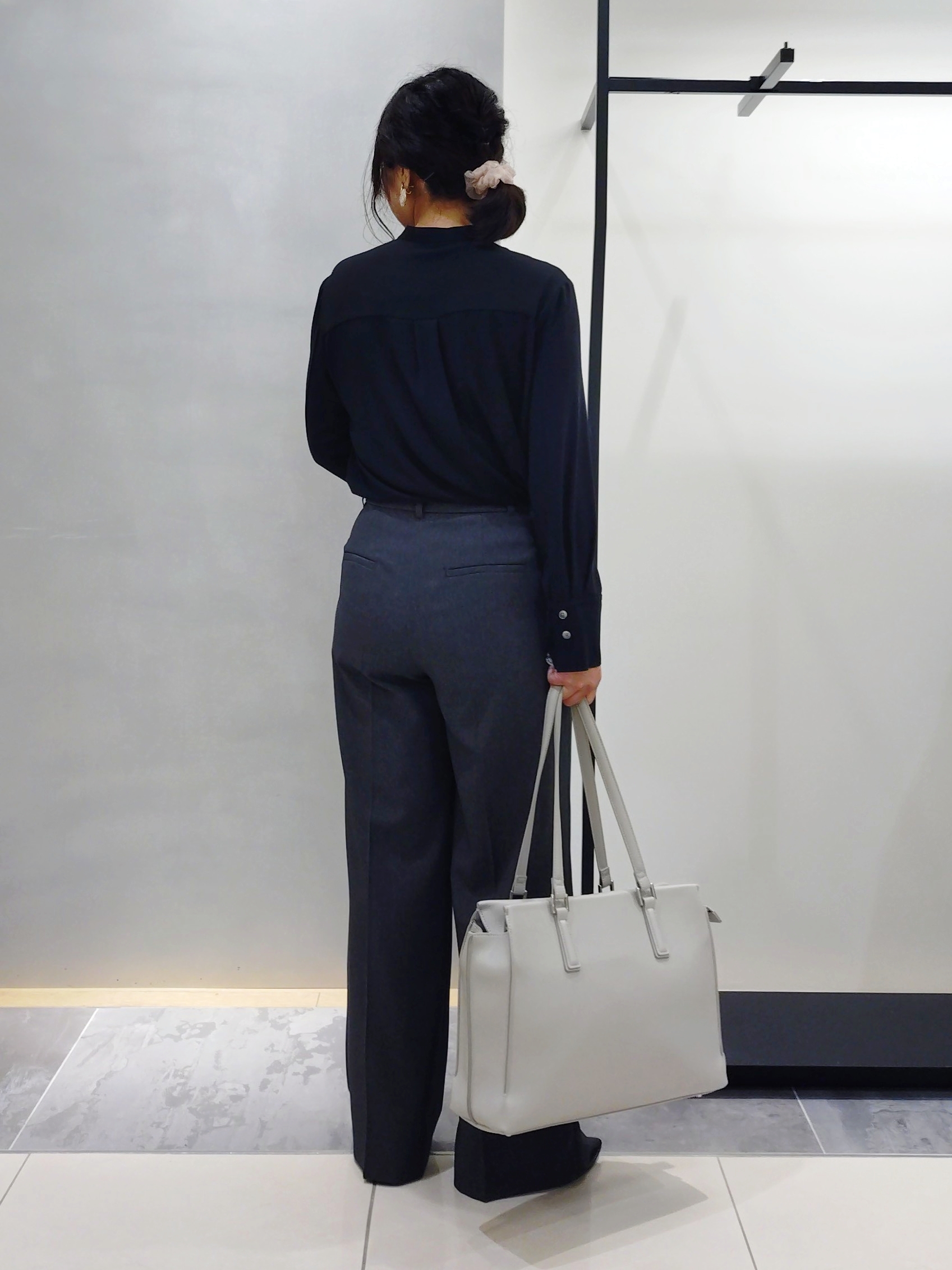 TOMOMIさんの「INDIVI｜【収納力◎／A4サイズ対応】シゴデキバッグ」を使ったコーディネート