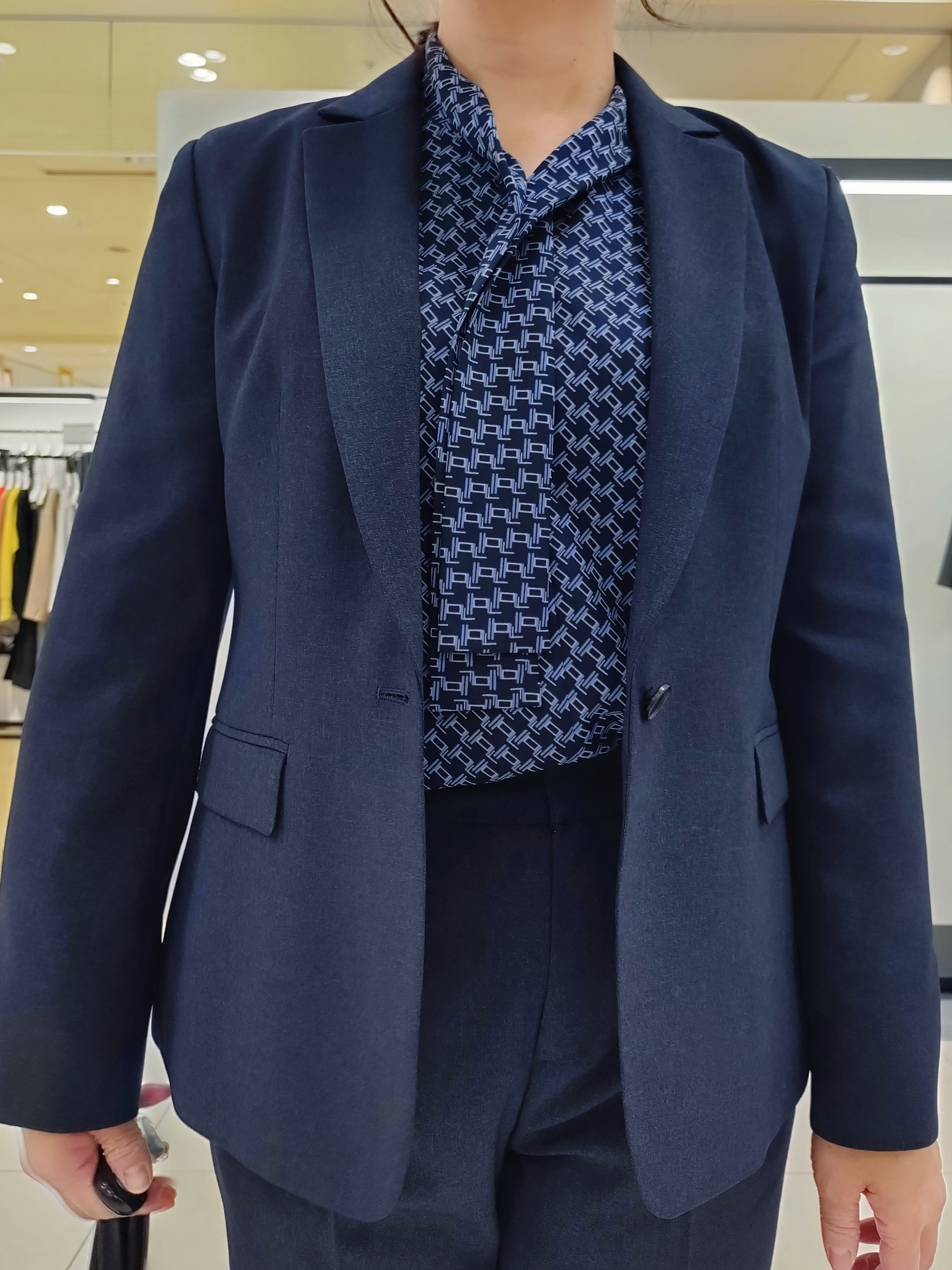 TOMOMIさんの「INDIVI｜【洗える／通勤／スーツ】メランジストレッチ テーラードカラージャケット」を使ったコーディネート
