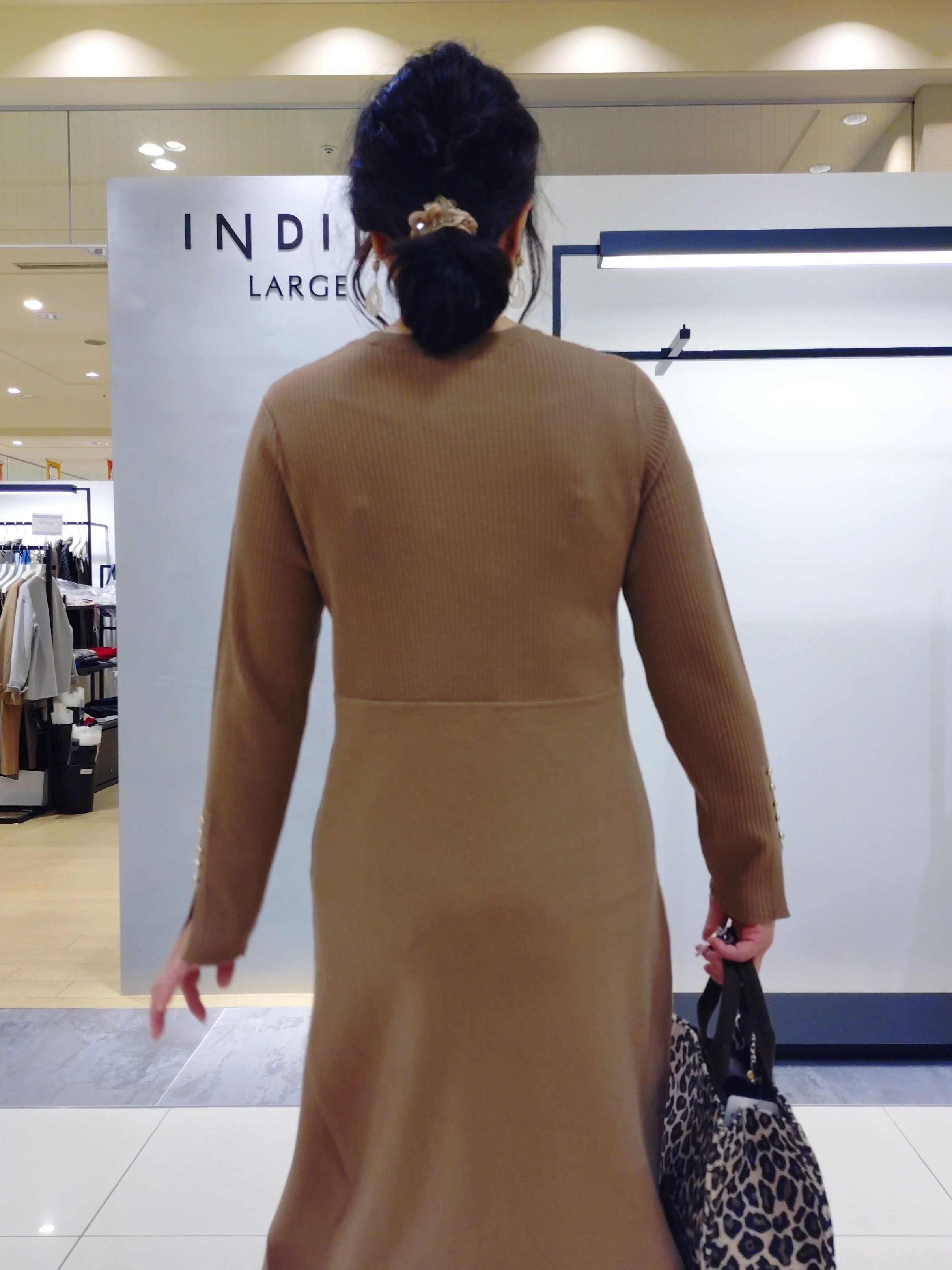 TOMOMIさんの「INDIVI｜【選べるデザイン】大人トップロングネックレス」を使ったコーディネート