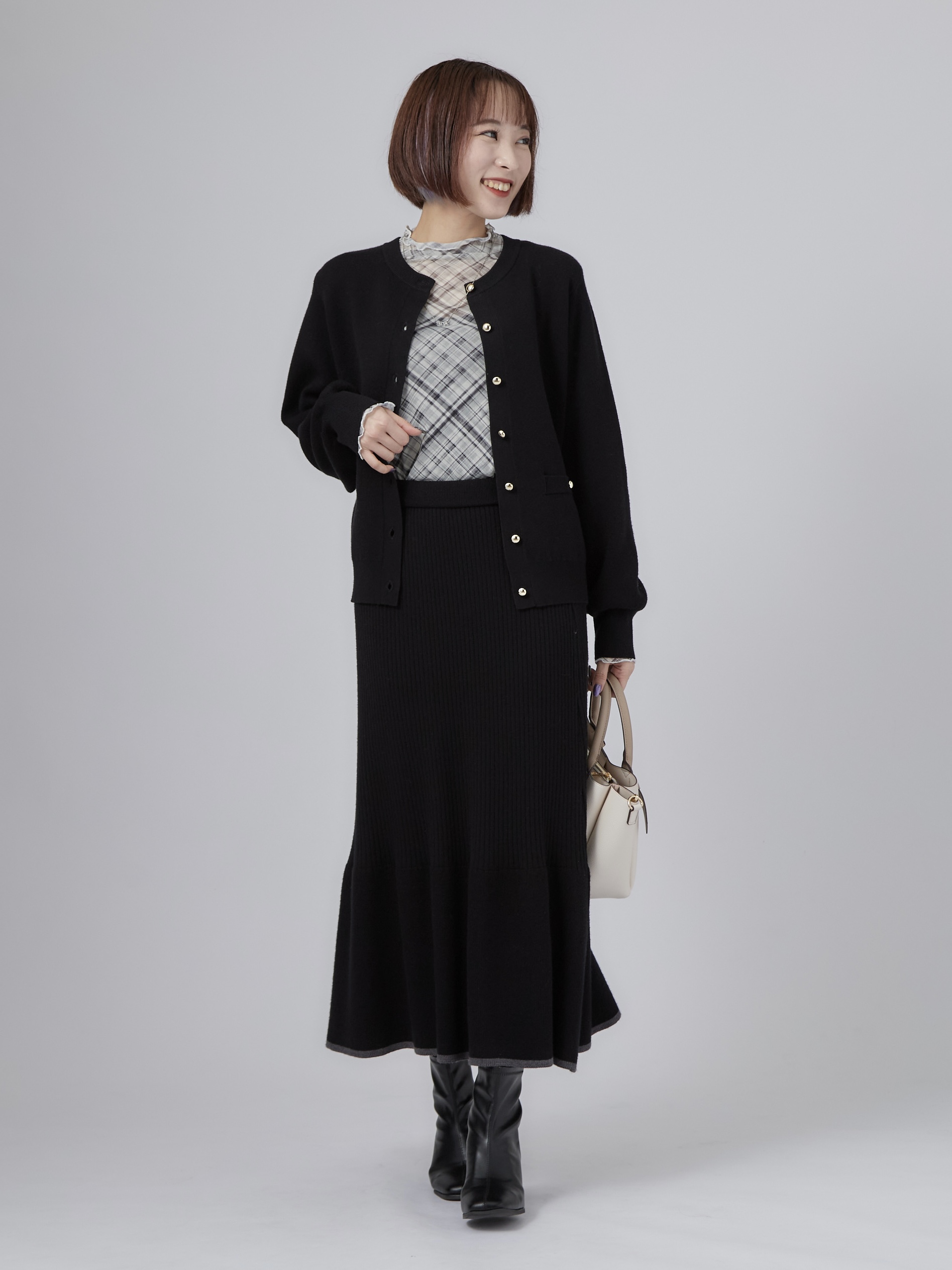 𝐜𝐡𝐢𝐤𝐚さんの「SHOO･LA･RUE｜【洗濯機可/S-LL】もちもちで心地よい もちここニットカーディガン」を使ったコーディネート