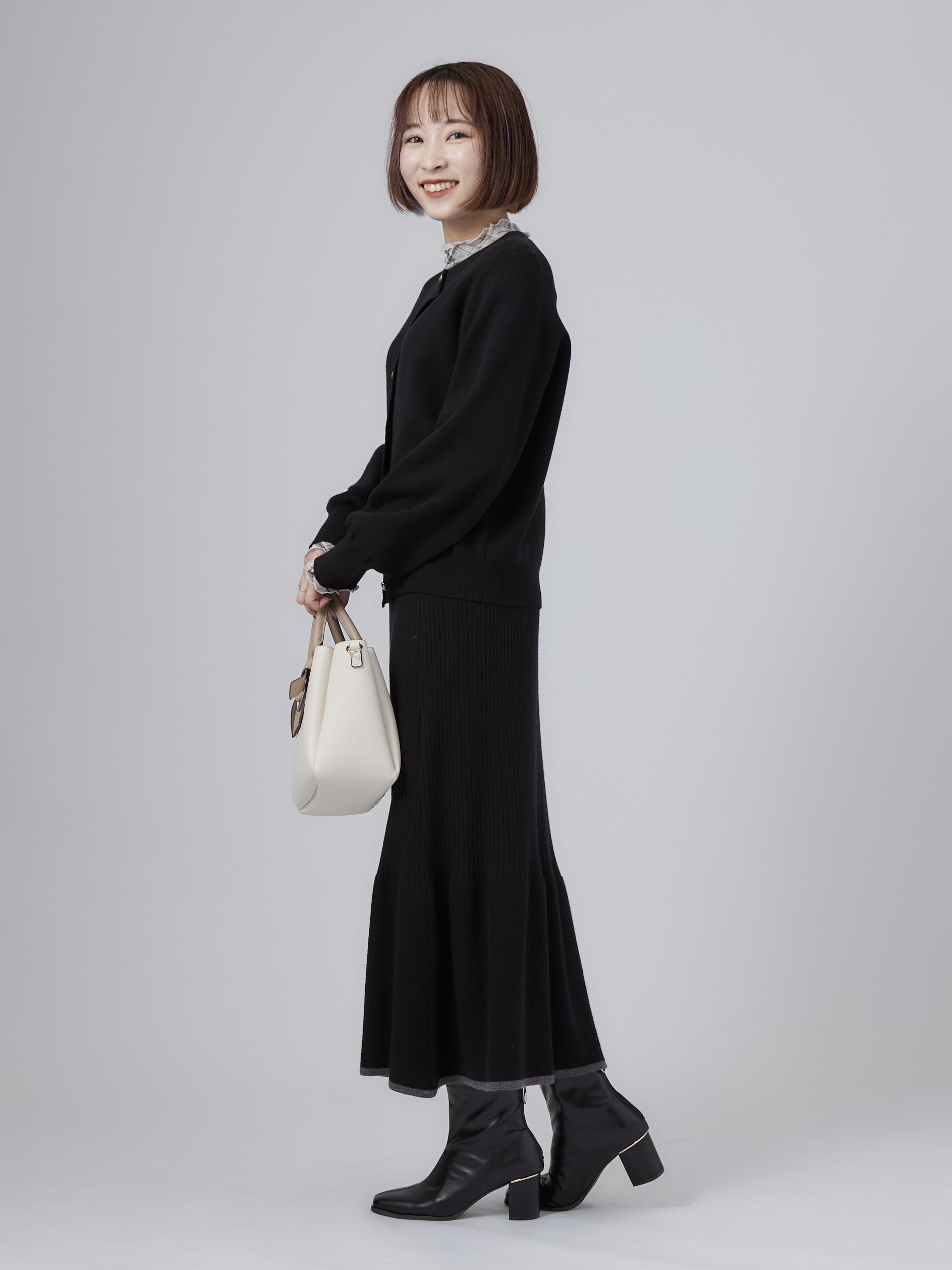 𝐜𝐡𝐢𝐤𝐚さんの「SHOO･LA･RUE｜【洗濯機可/S-LL】もちもちで心地よい もちここニットカーディガン」を使ったコーディネート