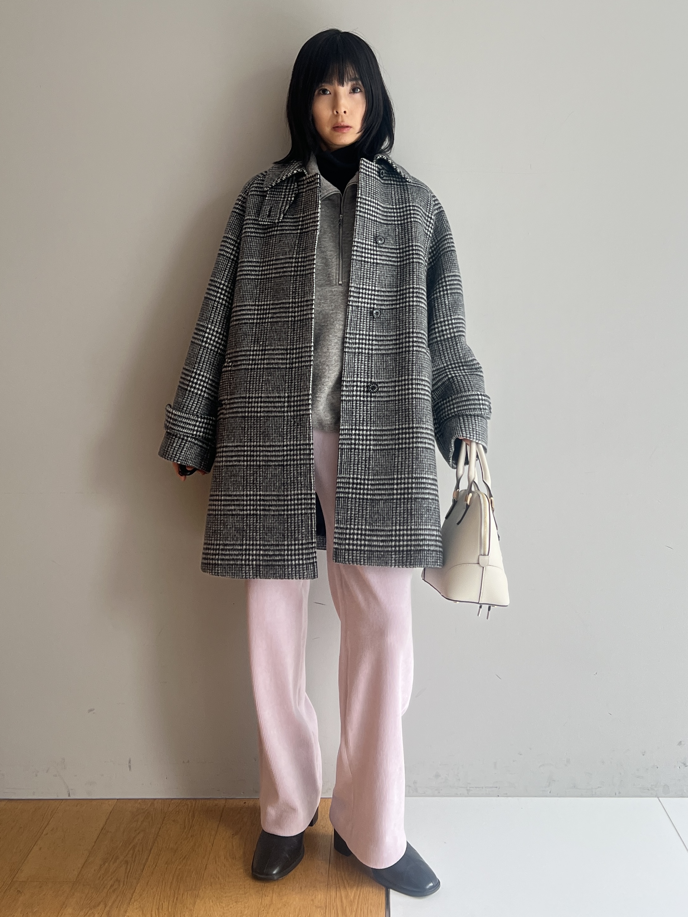 misaさんの「DRESSTERIOR｜【STORY11月号掲載】モノトーンドッグチャーム」を使ったコーディネート