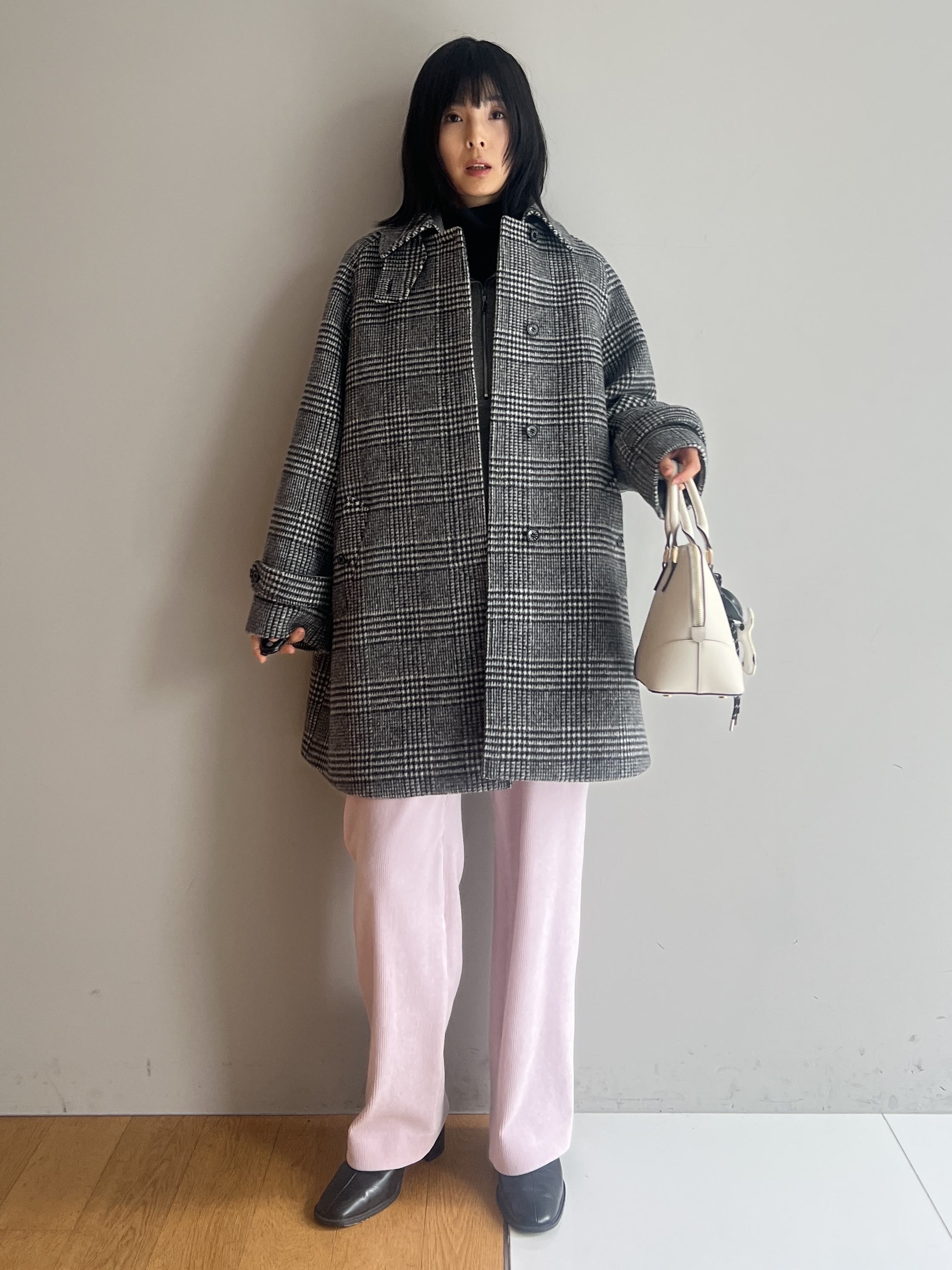 misaさんの「DRESSTERIOR｜【STORY11月号掲載】モノトーンドッグチャーム」を使ったコーディネート