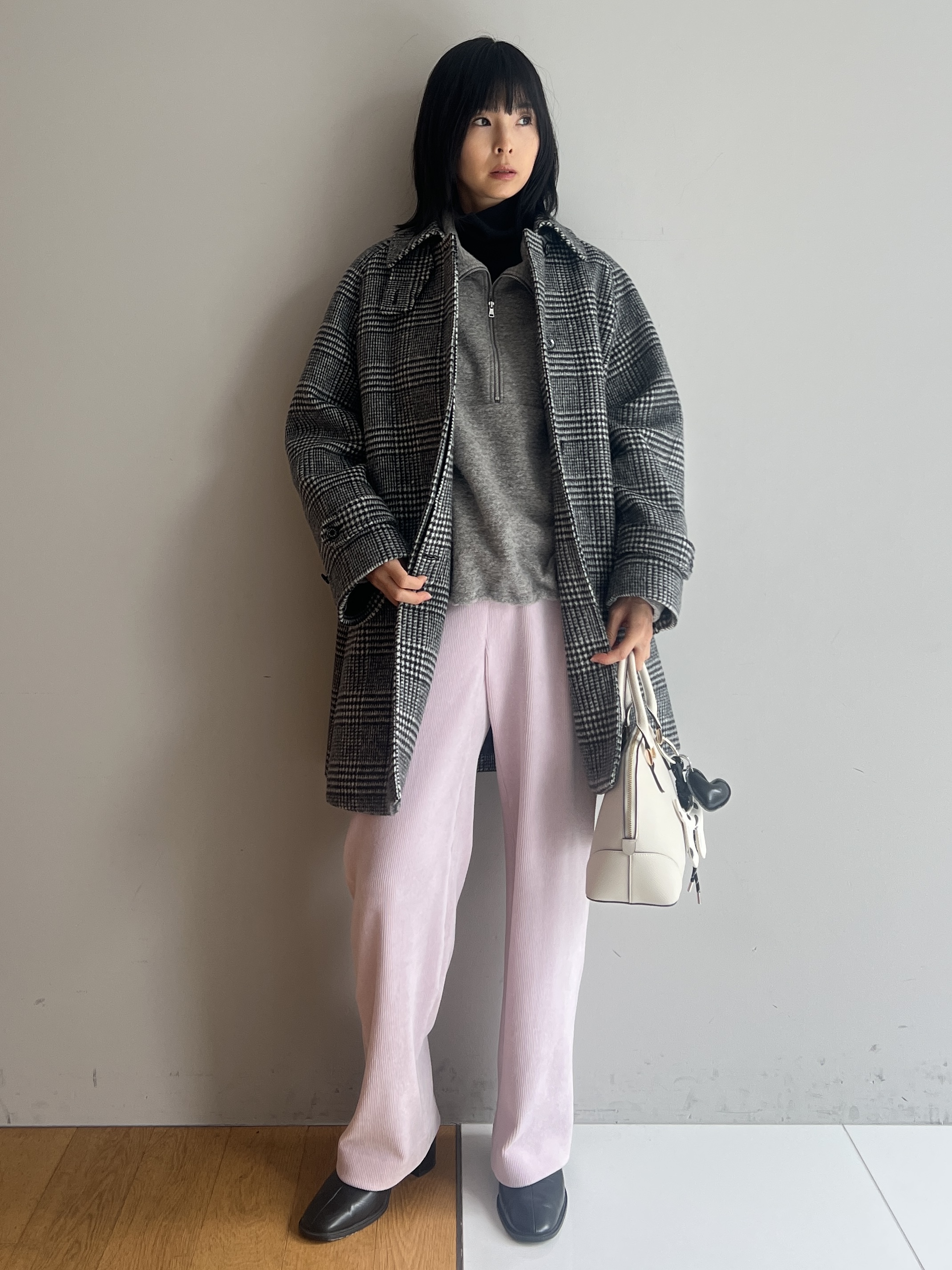 misaさんの「DRESSTERIOR｜【STORY11月号掲載】モノトーンドッグチャーム」を使ったコーディネート