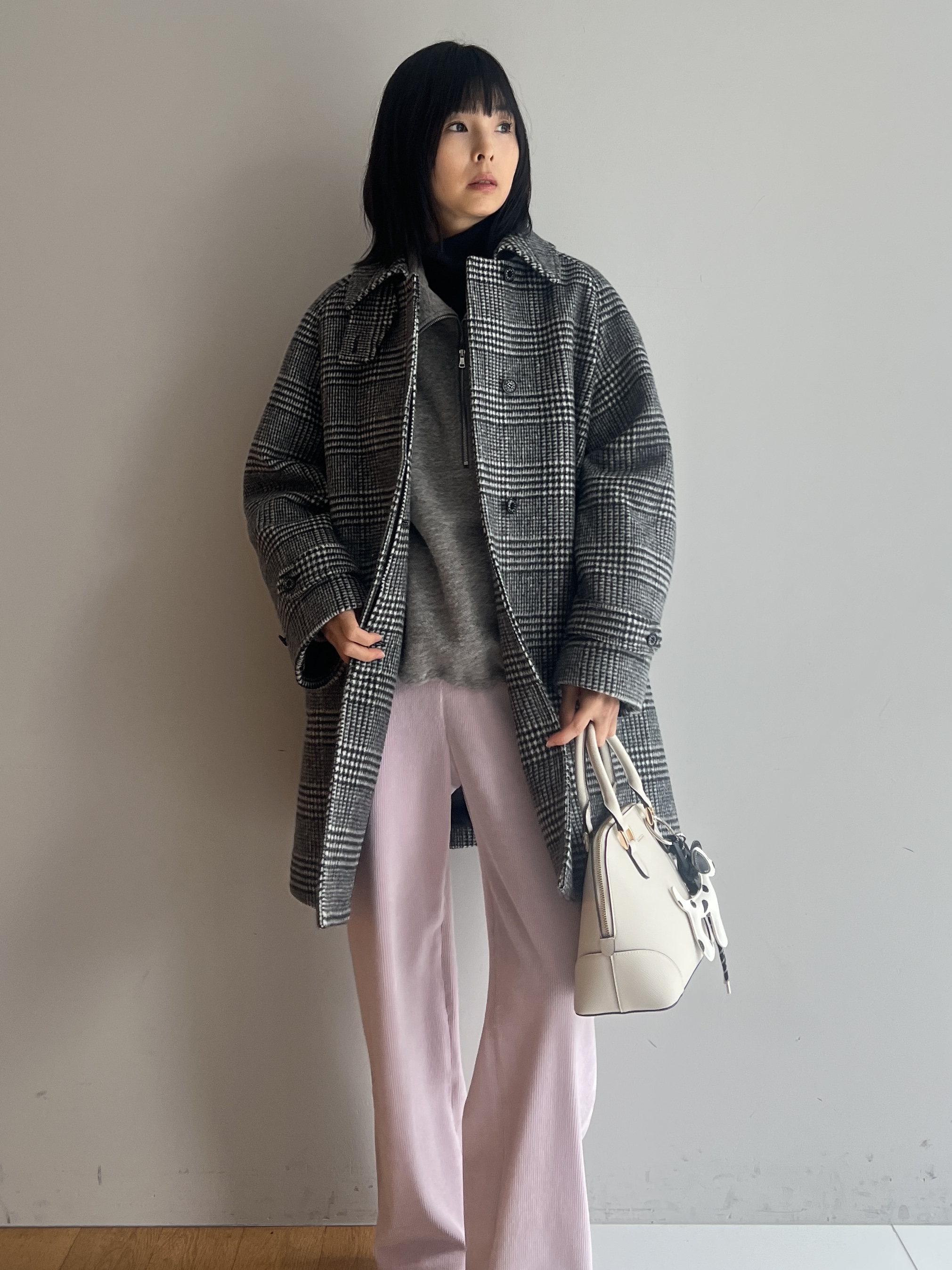 misaさんの「DRESSTERIOR｜【STORY11月号掲載】モノトーンドッグチャーム」を使ったコーディネート