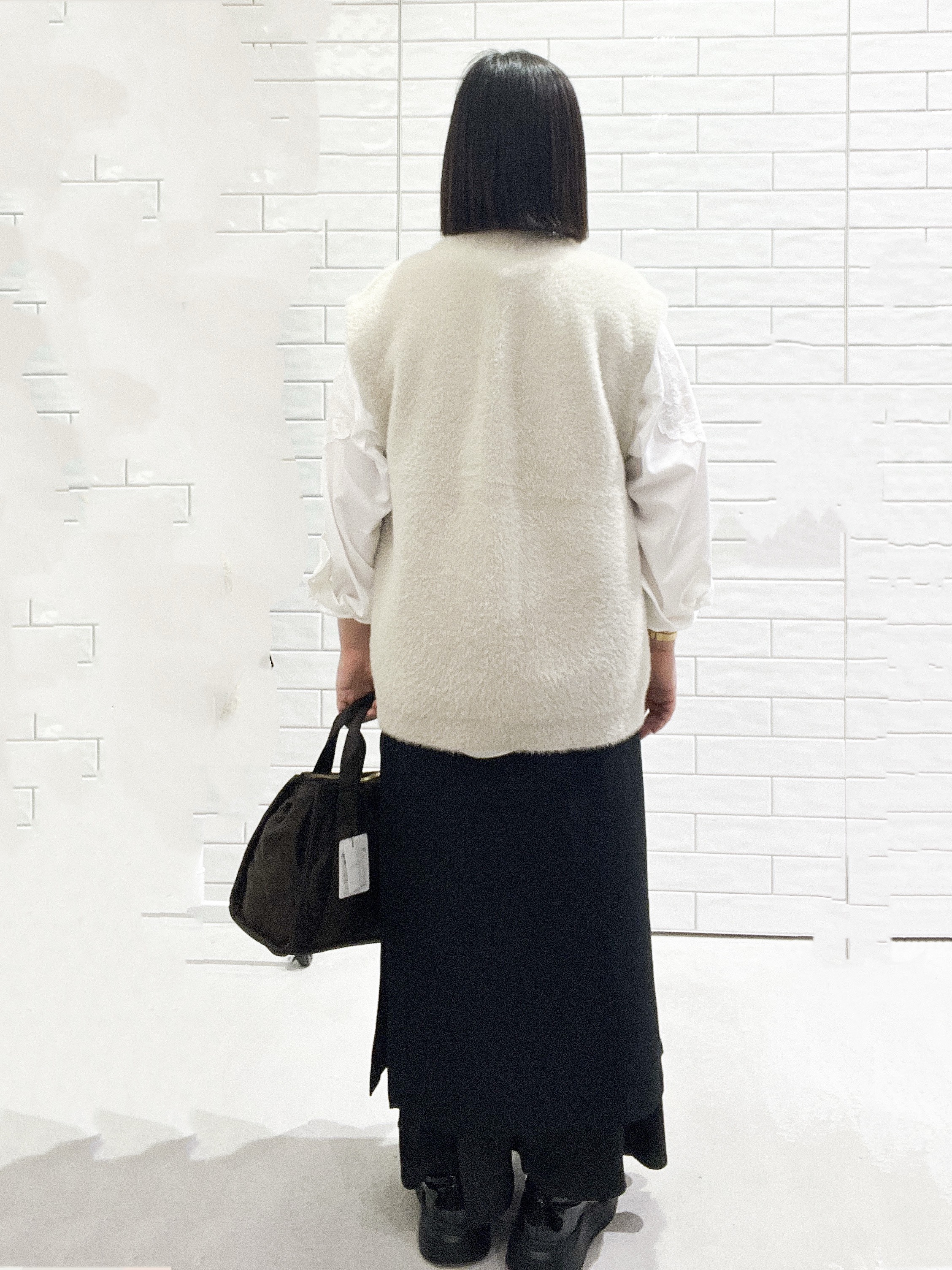 ayuさんの「OPAQUE.CLIP｜フェザーヤーンニットベスト【洗濯機OK】」を使ったコーディネート