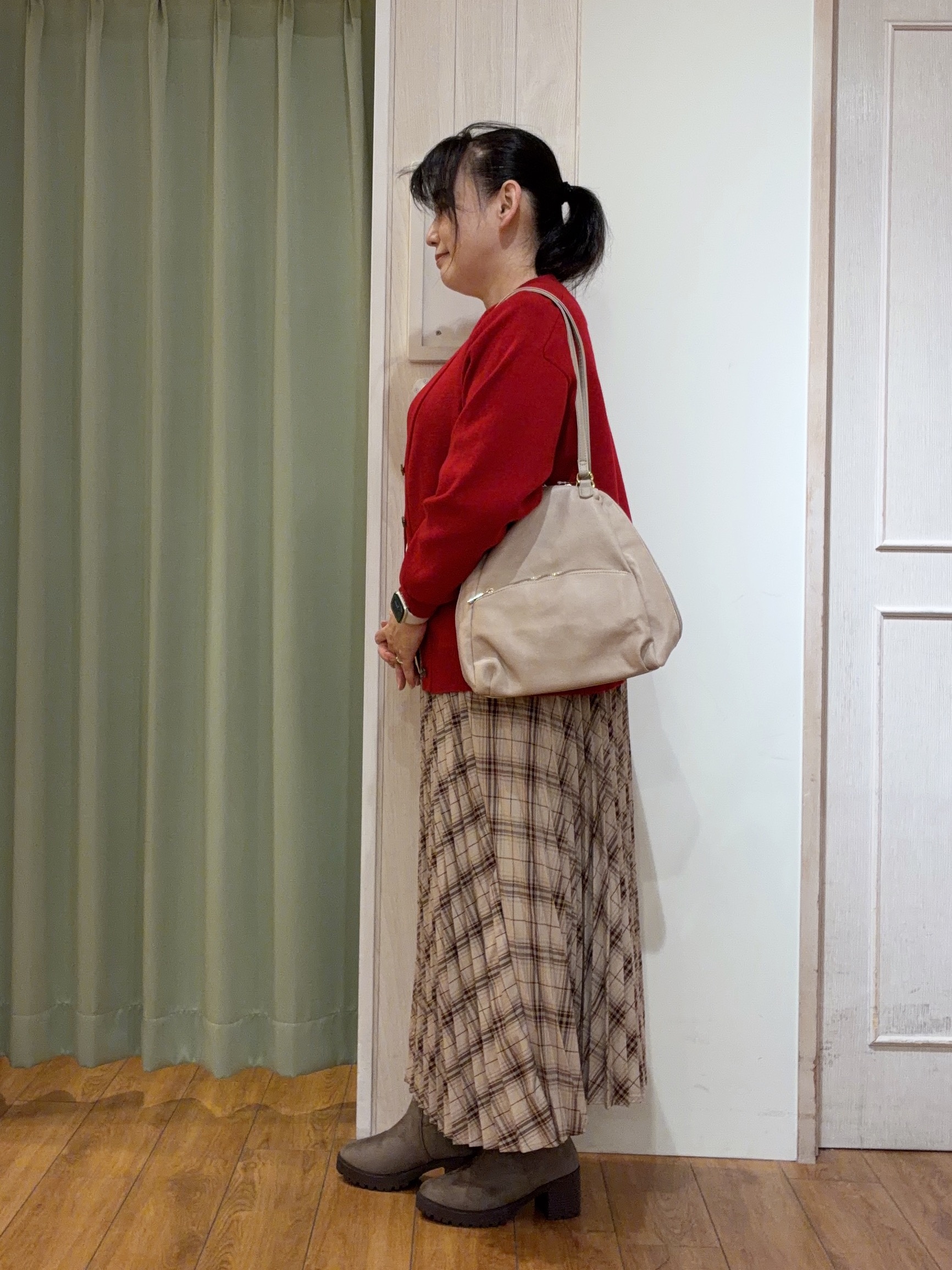 ke-yさんの「SHOO･LA･RUE｜【UV/S-LL/洗濯機可】大人上品 ロゴプリントロンT」を使ったコーディネート