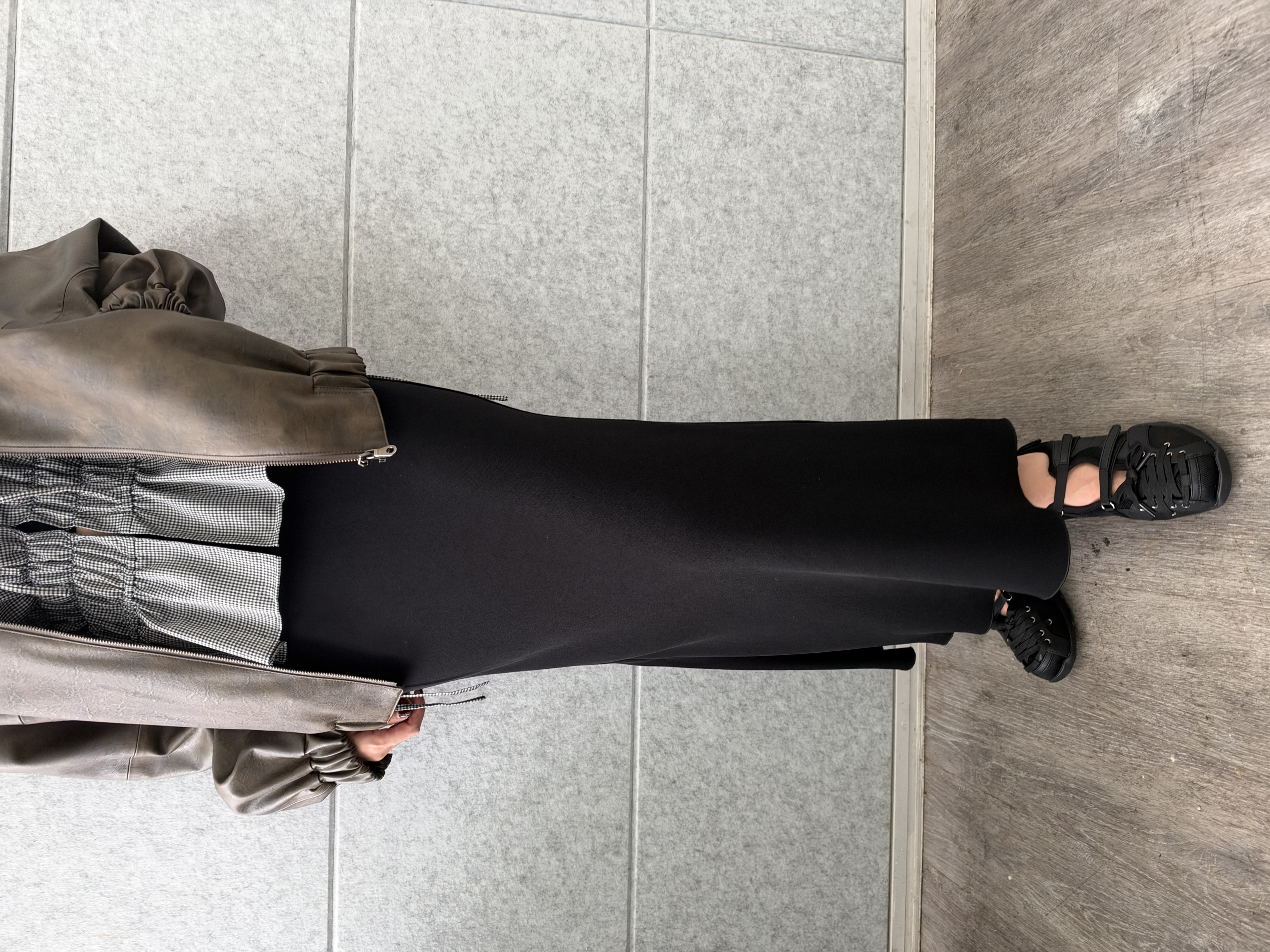 uchi__yamaさんの「CODE A｜light shirred check blouse」を使ったコーディネート