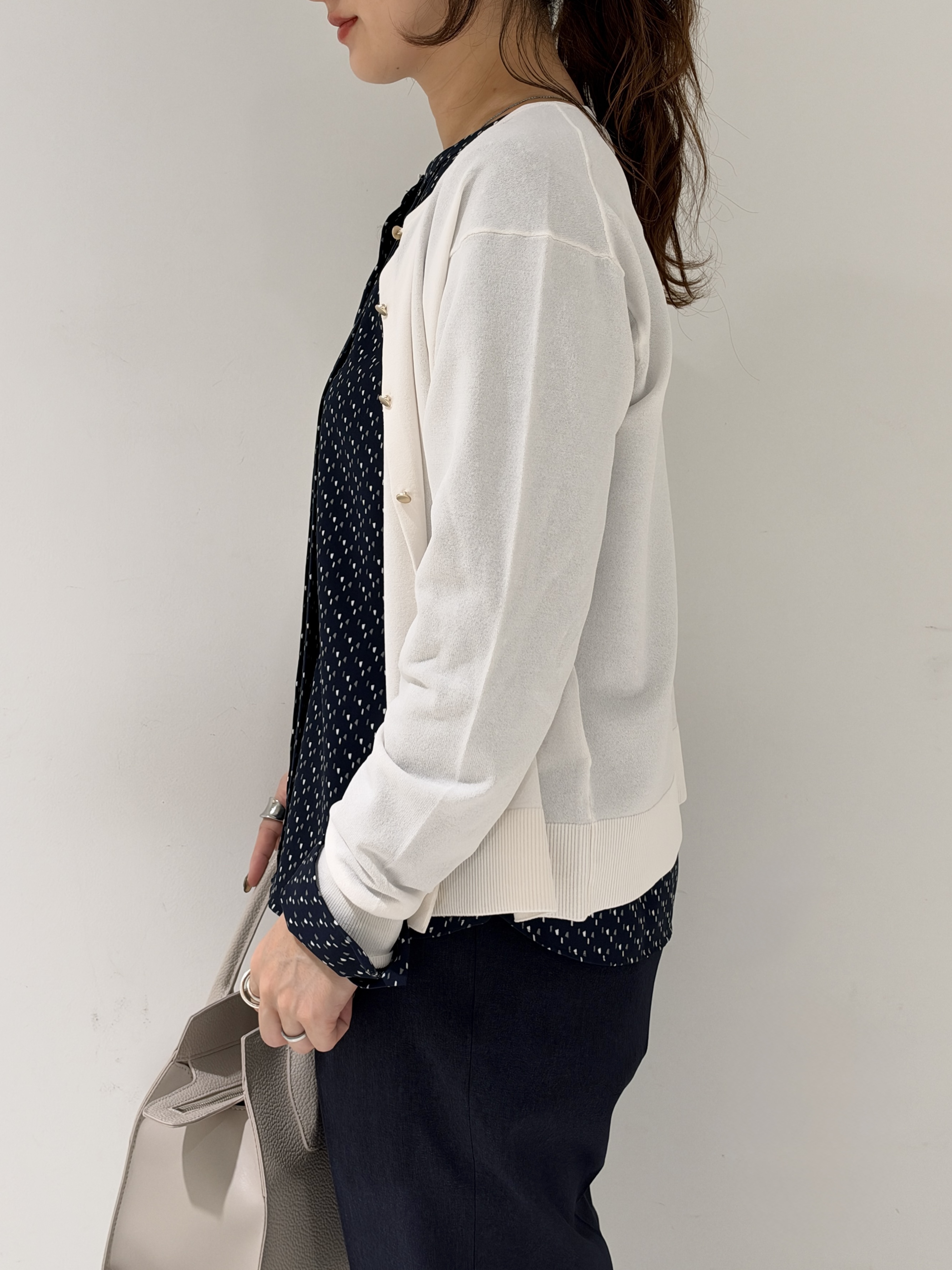 そんさんの「INDIVI｜【2点セット】5分袖ニット＆カーディガン きれいめアンサンブルニット」を使ったコーディネート