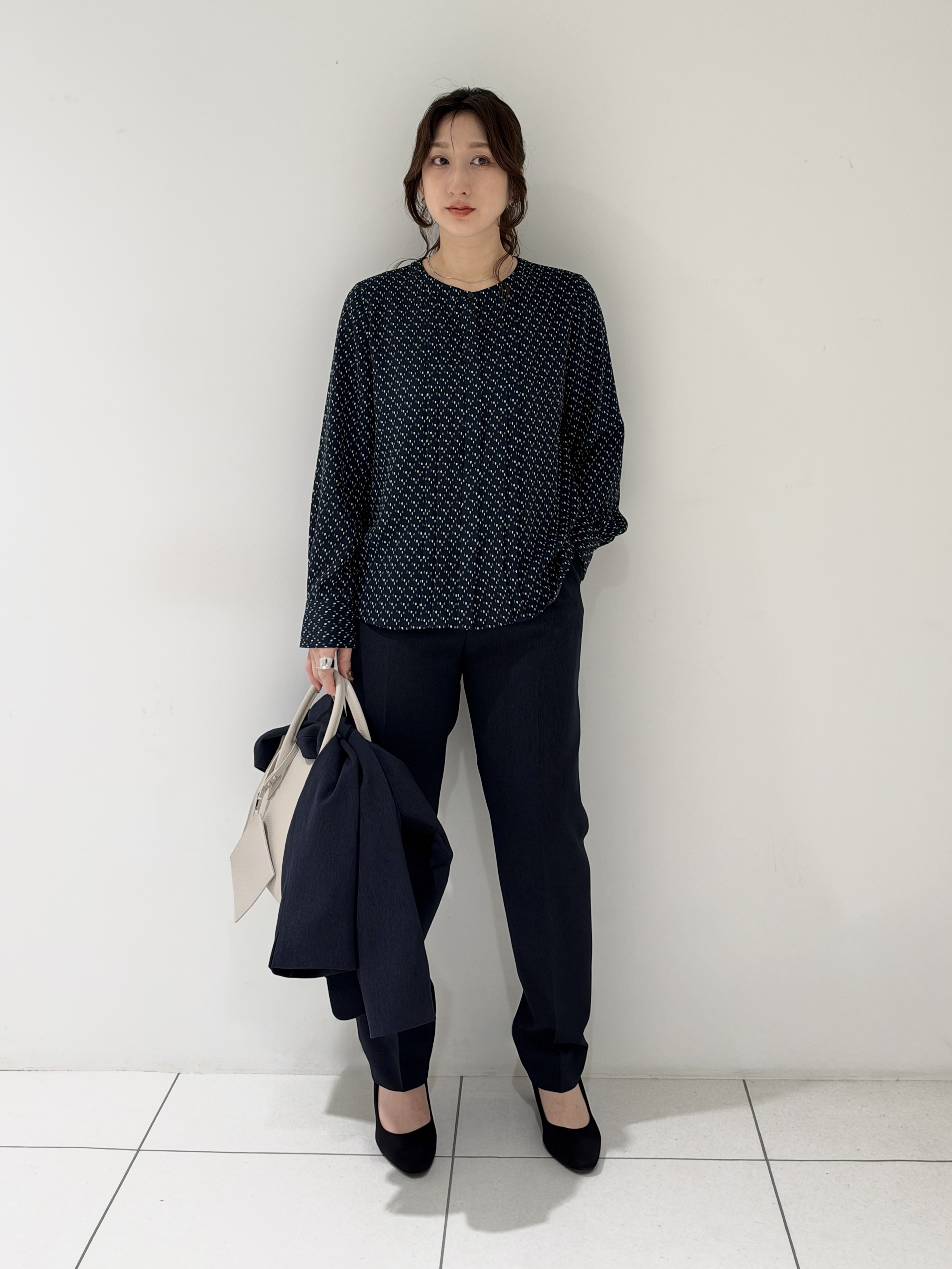 そんさんの「INDIVI｜【2点セット】5分袖ニット＆カーディガン きれいめアンサンブルニット」を使ったコーディネート