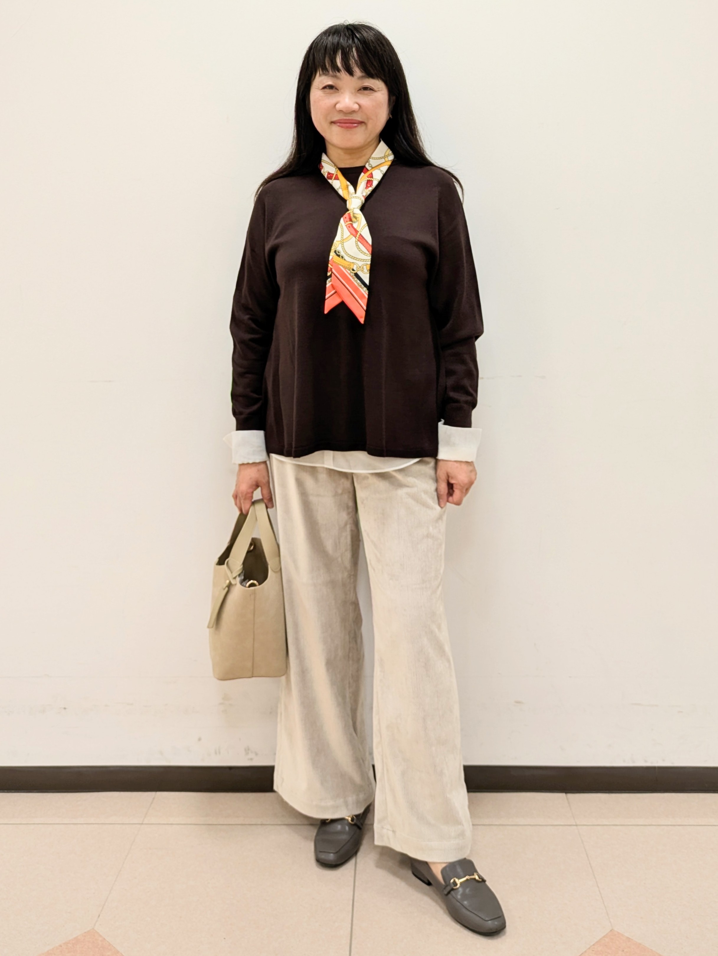 ともさんの「UNTITLED｜【きれいに体型カバー/8色展開】Aラインシルエットニットプルオーバー」を使ったコーディネート