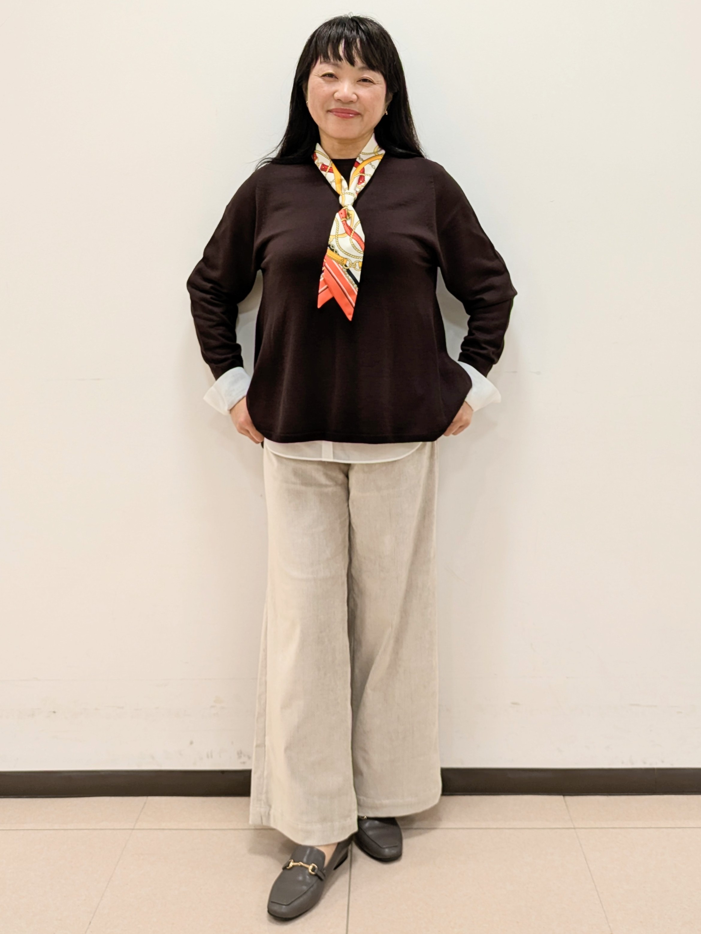 ともさんの「UNTITLED｜【きれいに体型カバー/8色展開】Aラインシルエットニットプルオーバー」を使ったコーディネート