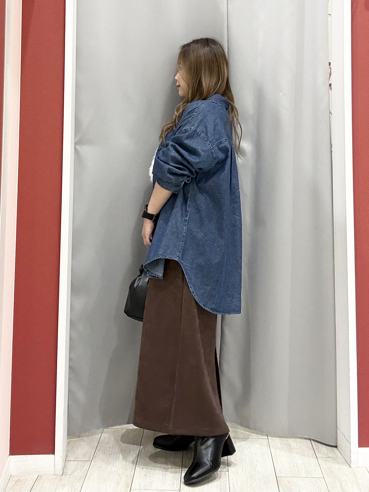 shioさんの「SHOO･LA･RUE｜【S-LL/洗濯機可/体型カバー】ライトオンスデニム ダブルポケット オーバーサイズシャツ」を使ったコーディネート
