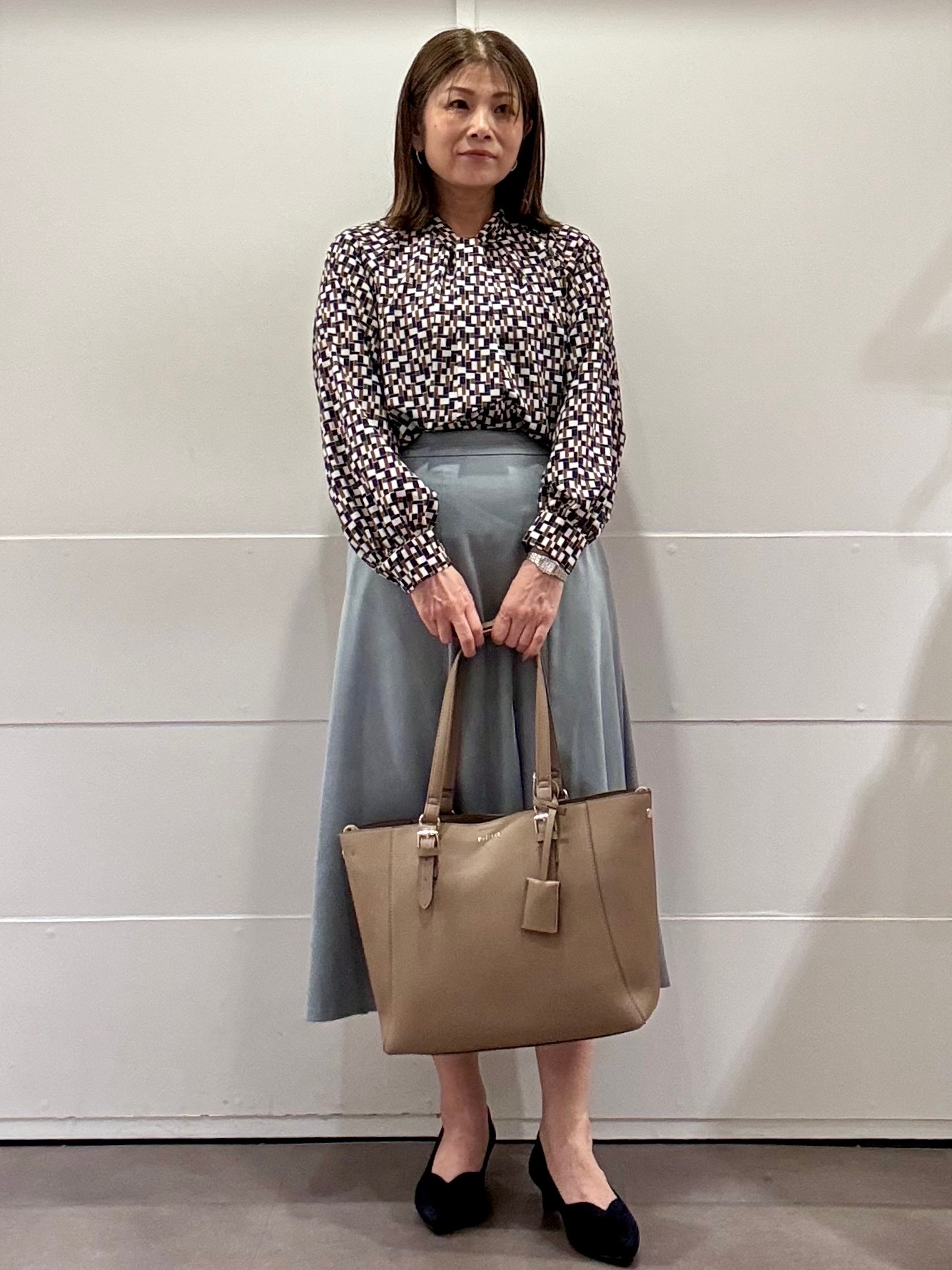 ちいさんの「Reflect｜【SS-4Lサイズ／セットアップ】幾何柄プリント ボウタイデザインブラウス」を使ったコーディネート