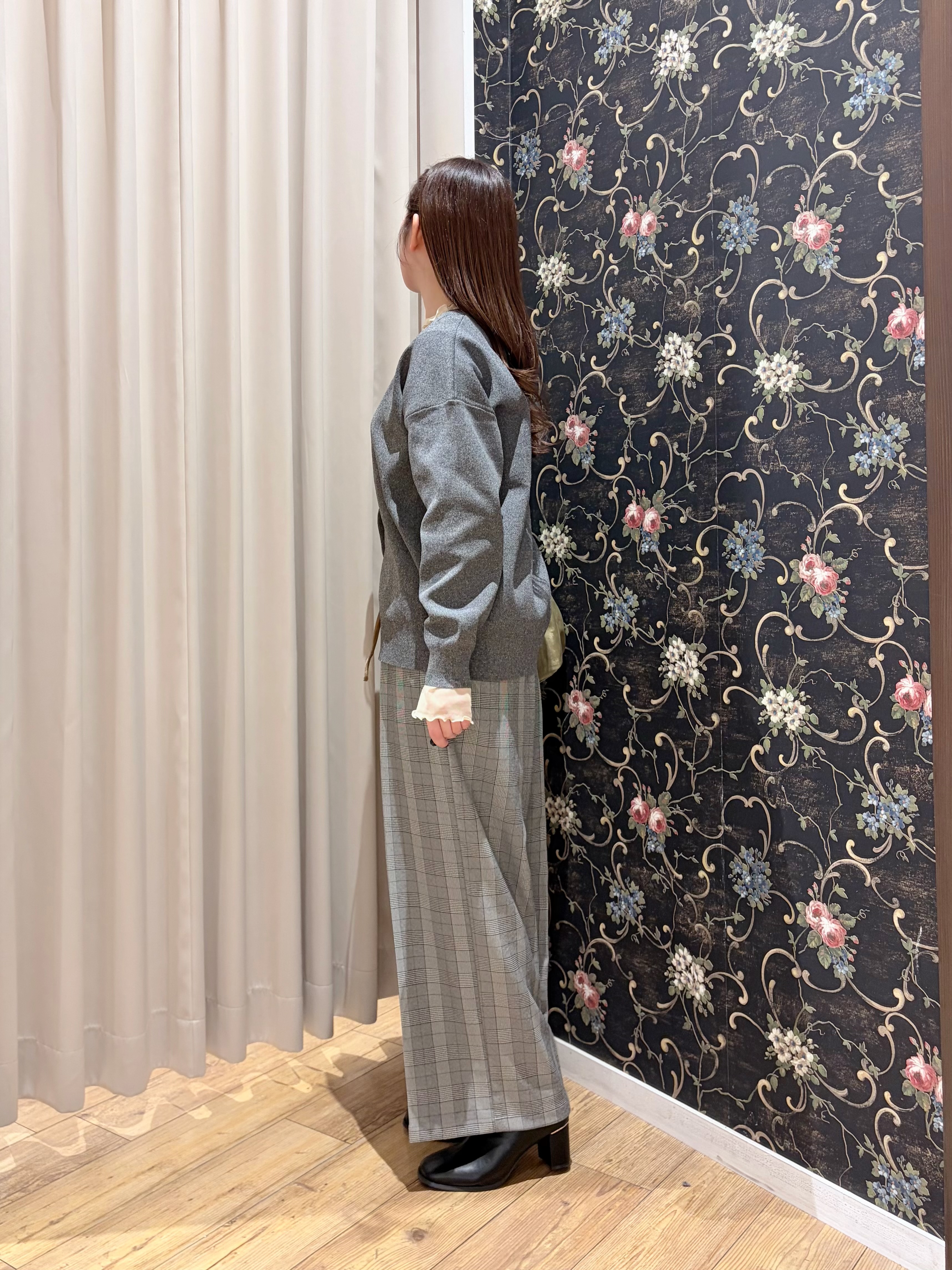 おうめさんの「SHOO･LA･RUE｜【セットアップ可/洗濯機可】軽やかに羽織れる スポンディッシュ ニットカーディガン」を使ったコーディネート