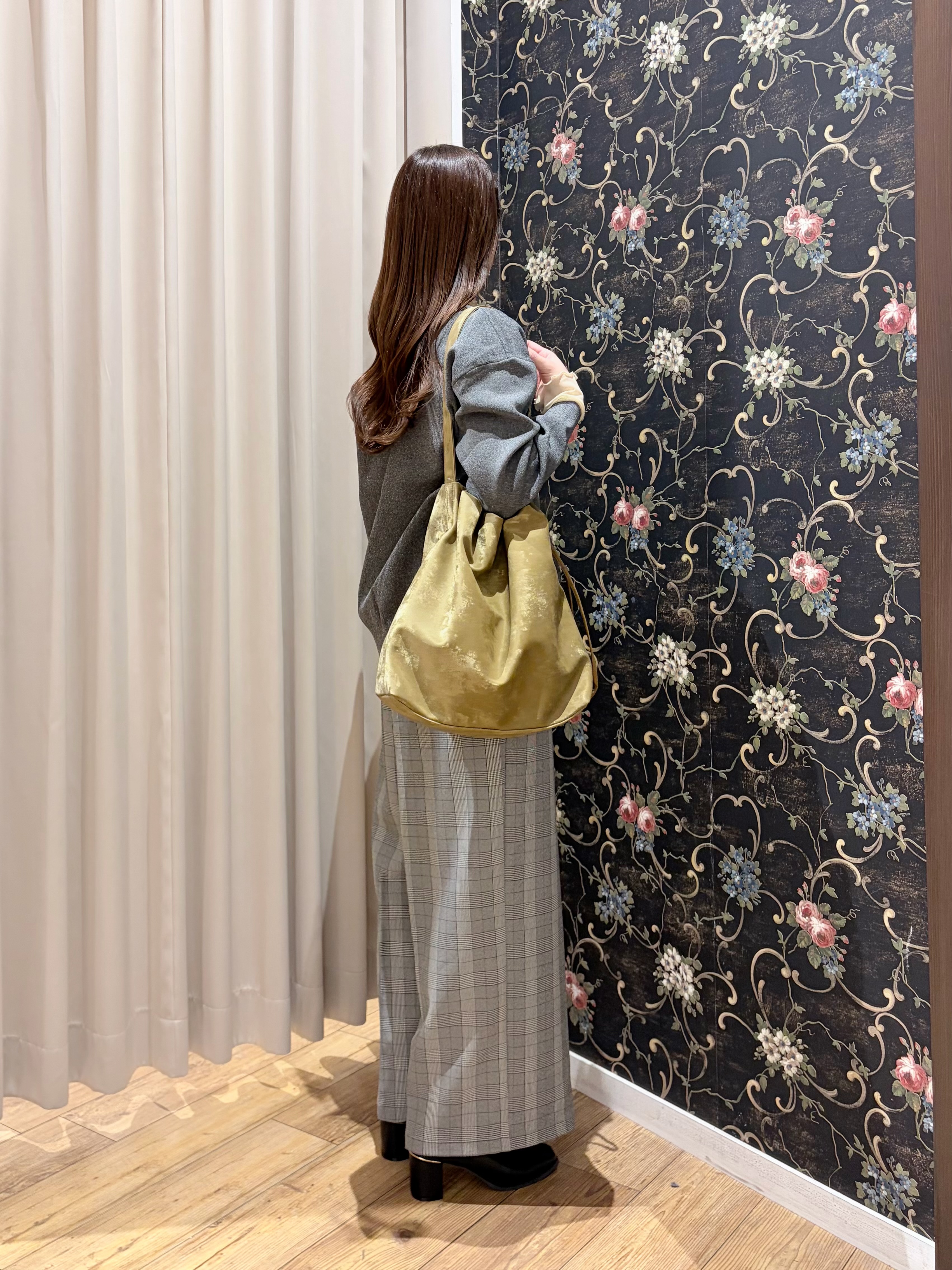 おうめさんの「SHOO･LA･RUE｜【セットアップ可/洗濯機可】軽やかに羽織れる スポンディッシュ ニットカーディガン」を使ったコーディネート