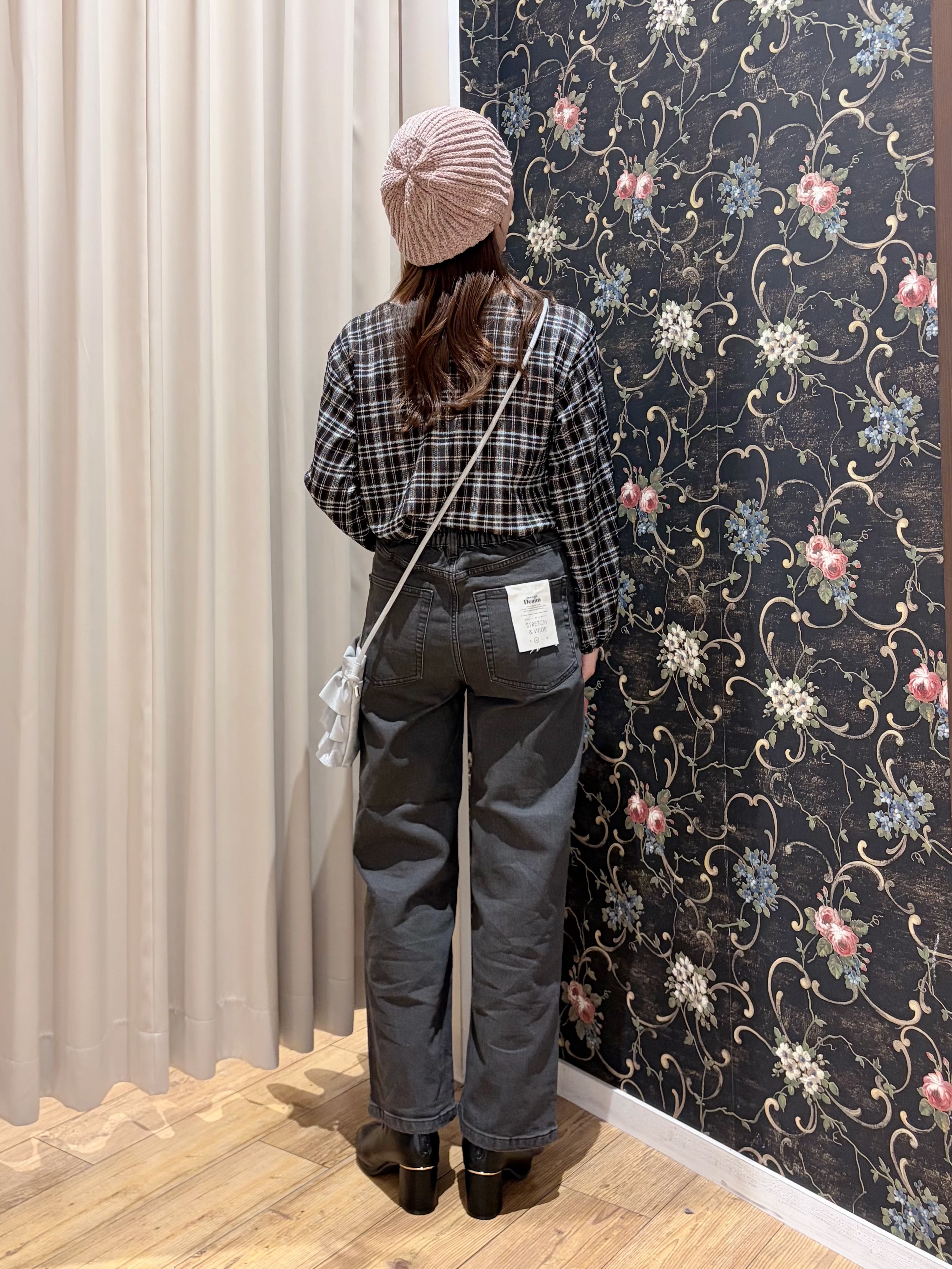 おうめさんの「SHOO･LA･RUE｜【洗濯機可/S-LL】ブラウス見え叶う。カット楊柳アソートトップス」を使ったコーディネート