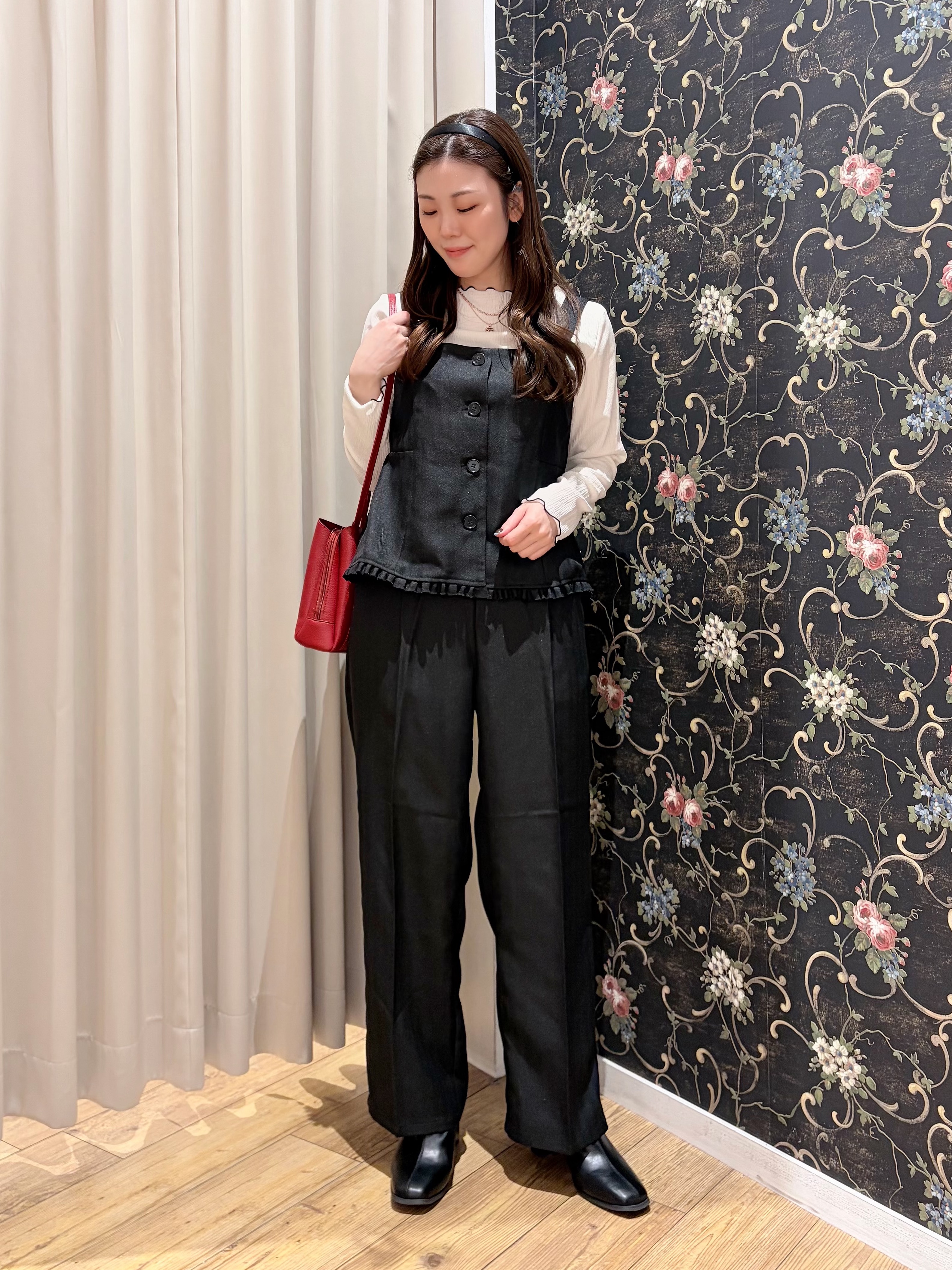 おうめさんの「SHOO･LA･RUE｜【2点セット／着方いろいろ】ビスチェ&times;センタープレスパンツ セットアップ」を使ったコーディネート