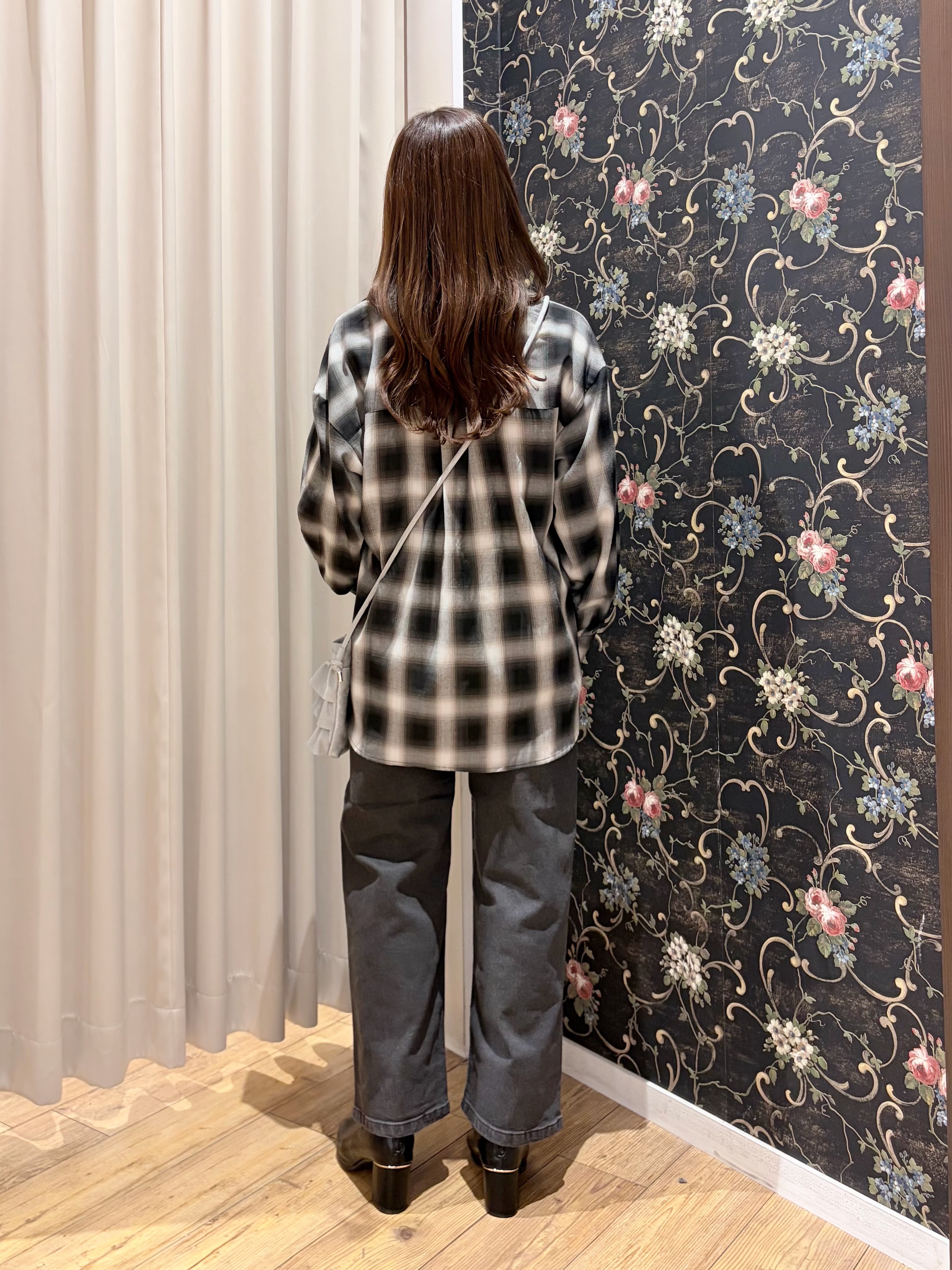おうめさんの「SHOO･LA･RUE｜【洗濯後しわになりにくい/S-LL】気分で選ぶ 大人のデイリー使いに ベーシックシャツ」を使ったコーディネート