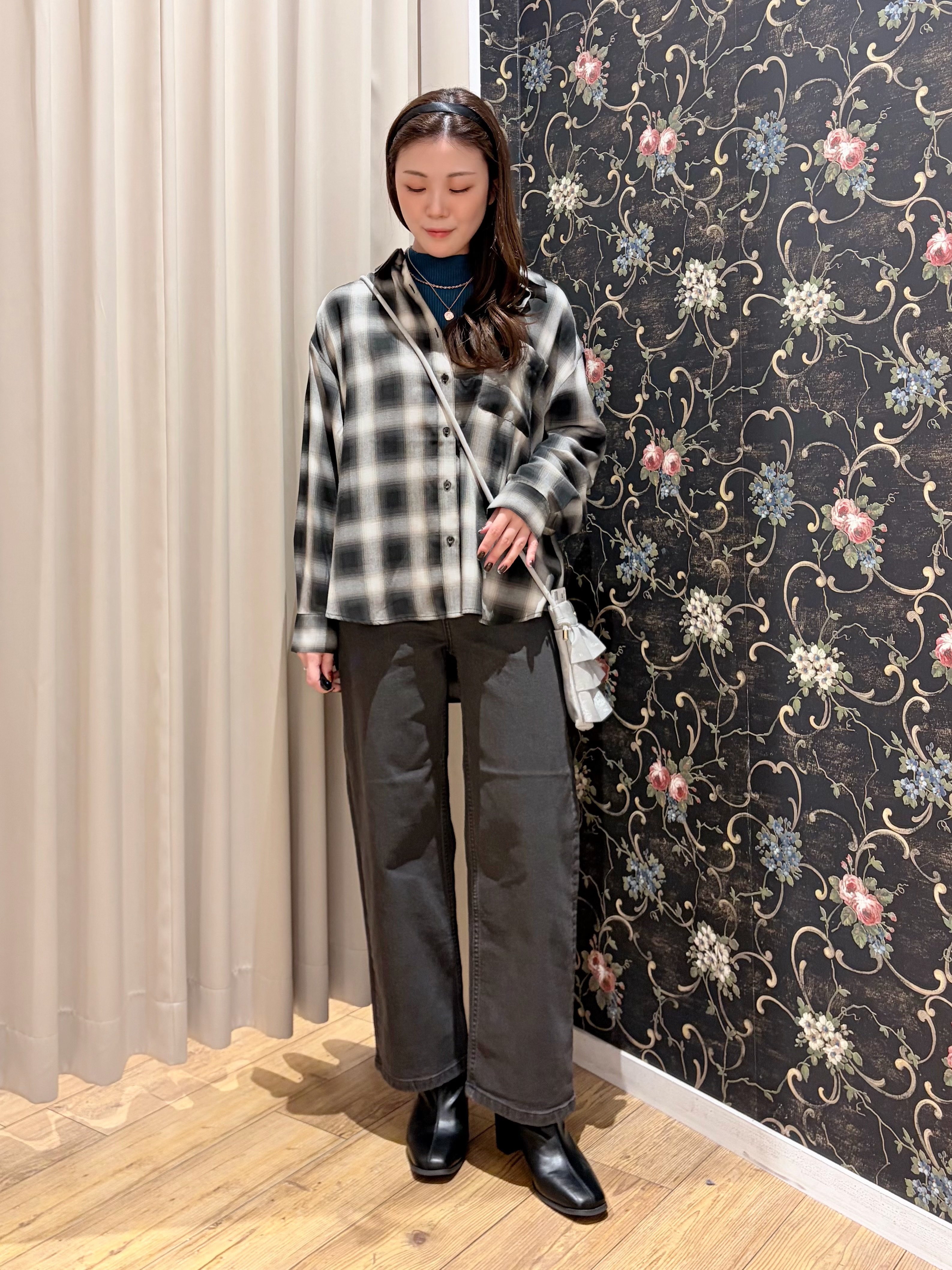 おうめさんの「SHOO･LA･RUE｜【洗濯後しわになりにくい/S-LL】気分で選ぶ 大人のデイリー使いに ベーシックシャツ」を使ったコーディネート