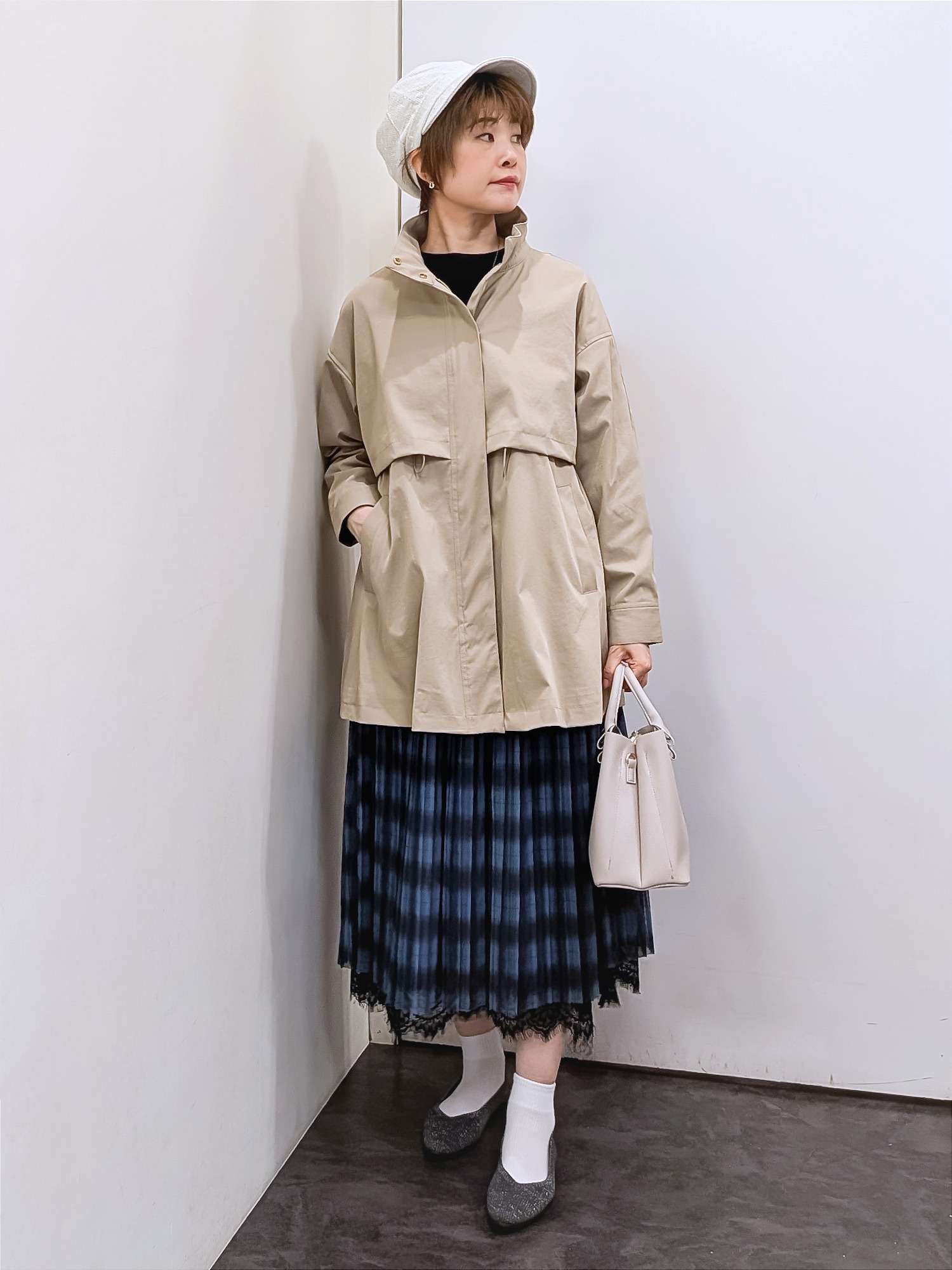 やまちゃんさんの「grove｜【撥水／シルエット2WAY】ゆったり着られて体型カバー◎ スタンドネック テントラインコート」を使ったコーディネート