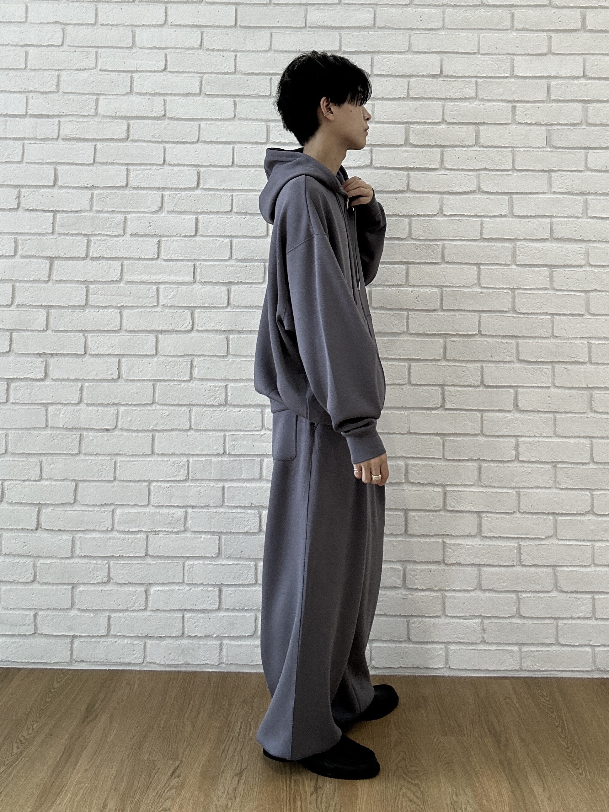 ドイさんの「tk.TAKEO KIKUCHI｜【TOROMIシリーズ】シルキータッチスウェットパンツ」を使ったコーディネート