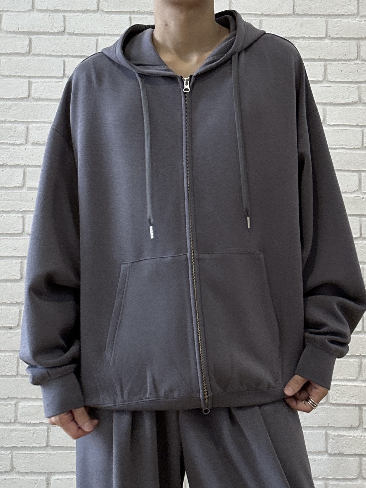ドイさんの「tk.TAKEO KIKUCHI｜【TOROMIシリーズ】シルキータッチスウェットパンツ」を使ったコーディネート