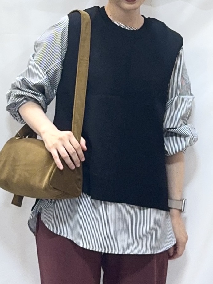 𝐇𝐢𝐫𝐨𝐦𝐢さんの「SHOO･LA･RUE｜【2点セット/S-LL】着回し自在 スポンディッシュニットベスト＆フレアシャツ」を使ったコーディネート