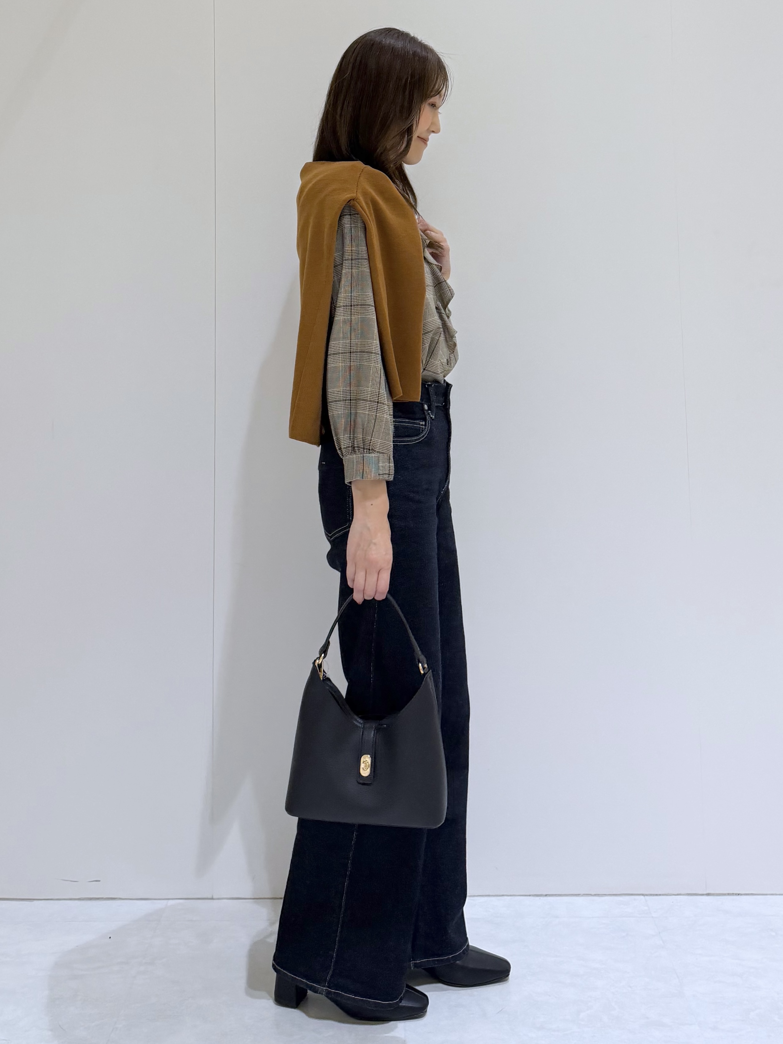 makiさんの「OPAQUE.CLIP｜【森絵梨佳さん着用】チェック柄フリルブラウス《洗濯機OK》」を使ったコーディネート