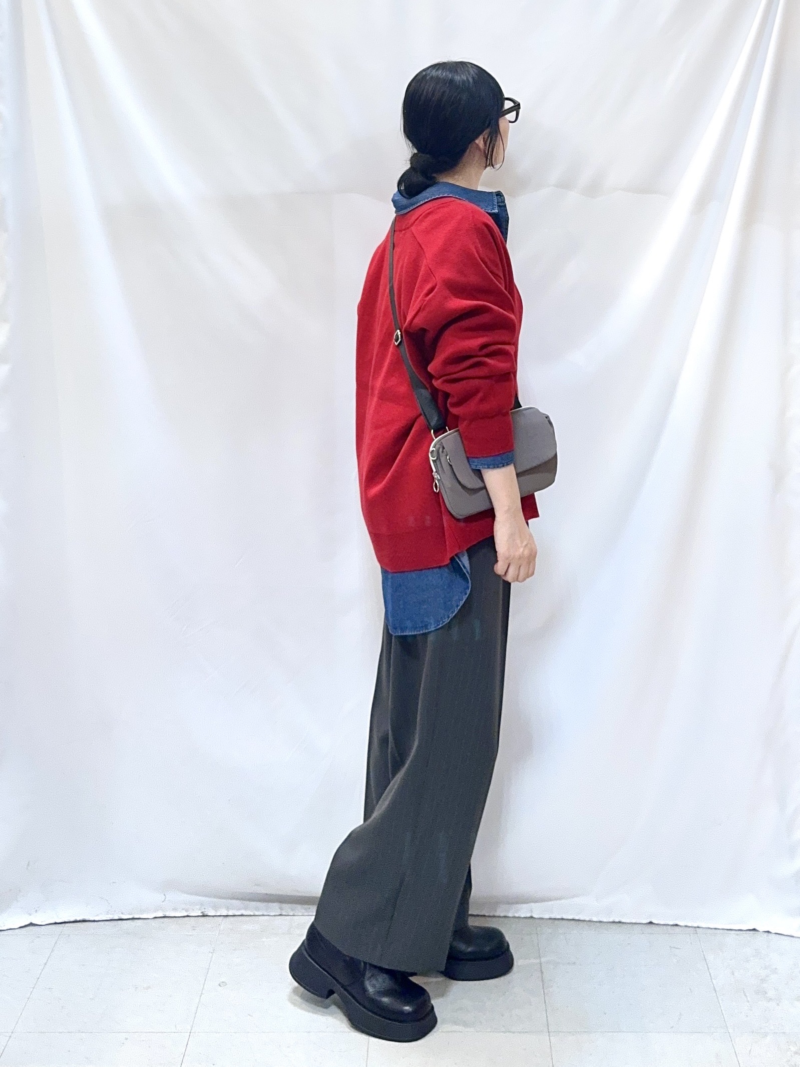 𝐇𝐢𝐫𝐨𝐦𝐢さんの「SHOO･LA･RUE｜【毛玉になりにくい/S-LL/洗濯機可/体型カバー】Vネックゆったりカーディガン」を使ったコーディネート