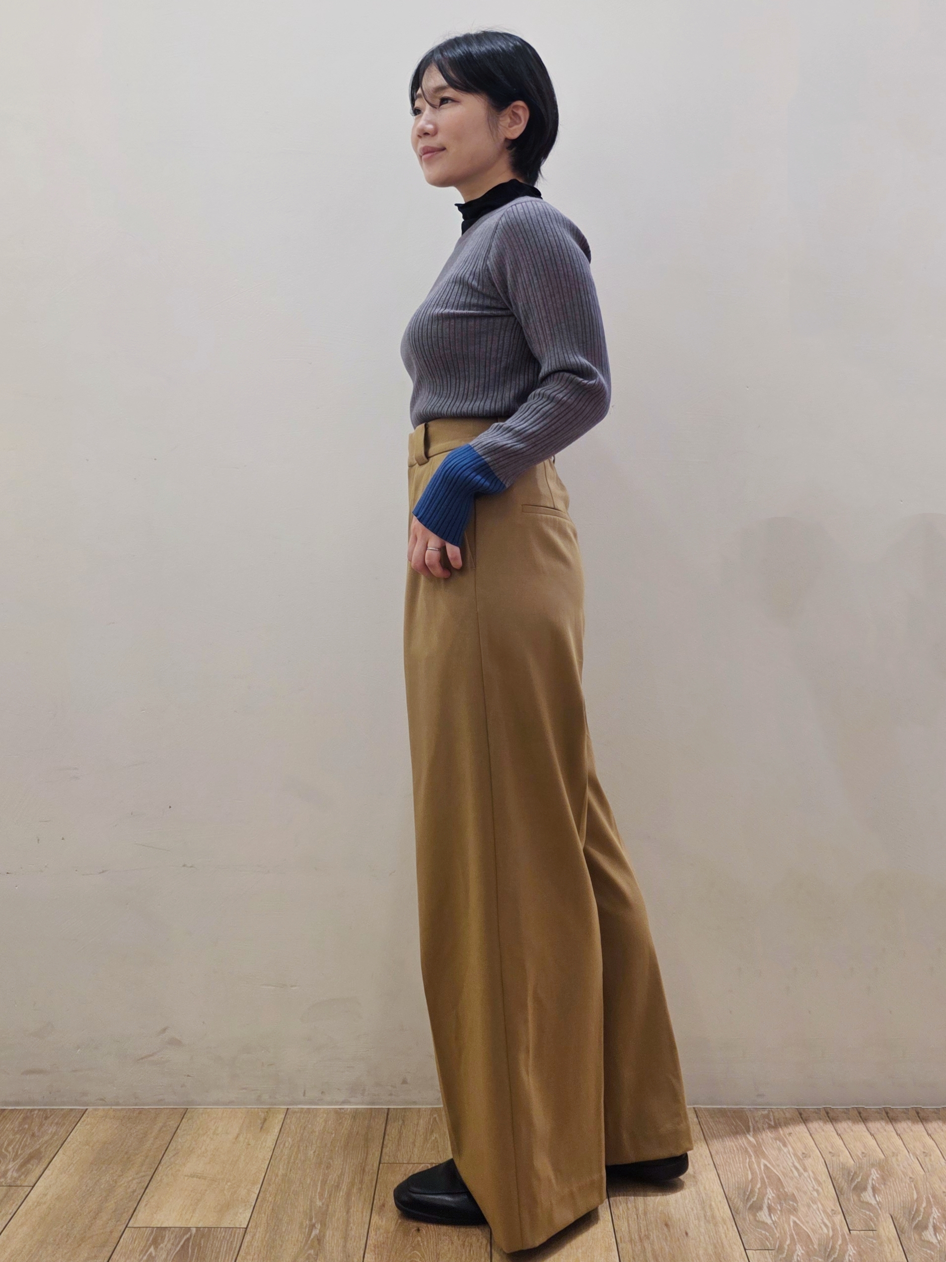 yuyuさんの「OPAQUE.CLIP｜配色スリーブランダムリブニット」を使ったコーディネート