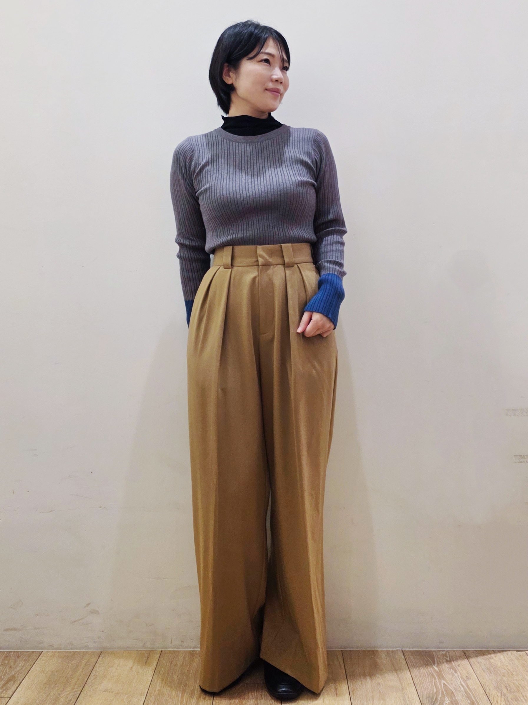 yuyuさんの「OPAQUE.CLIP｜配色スリーブランダムリブニット」を使ったコーディネート