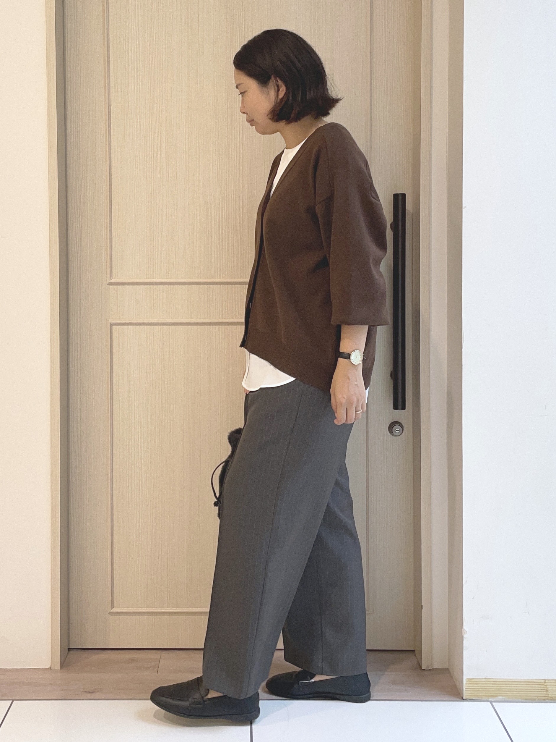 大畠和沙さんの「SHOO･LA･RUE｜【毛玉になりにくい/S-LL/洗濯機可/体型カバー】Vネックゆったりカーディガン」を使ったコーディネート