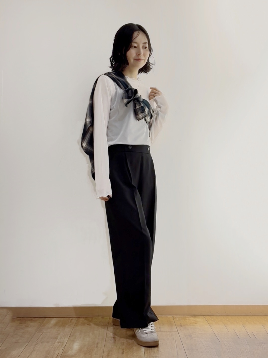 itoさんの「SHOO･LA･RUE｜【洗濯後しわになりにくい/S-LL】気分で選ぶ 大人のデイリー使いに ベーシックシャツ」を使ったコーディネート