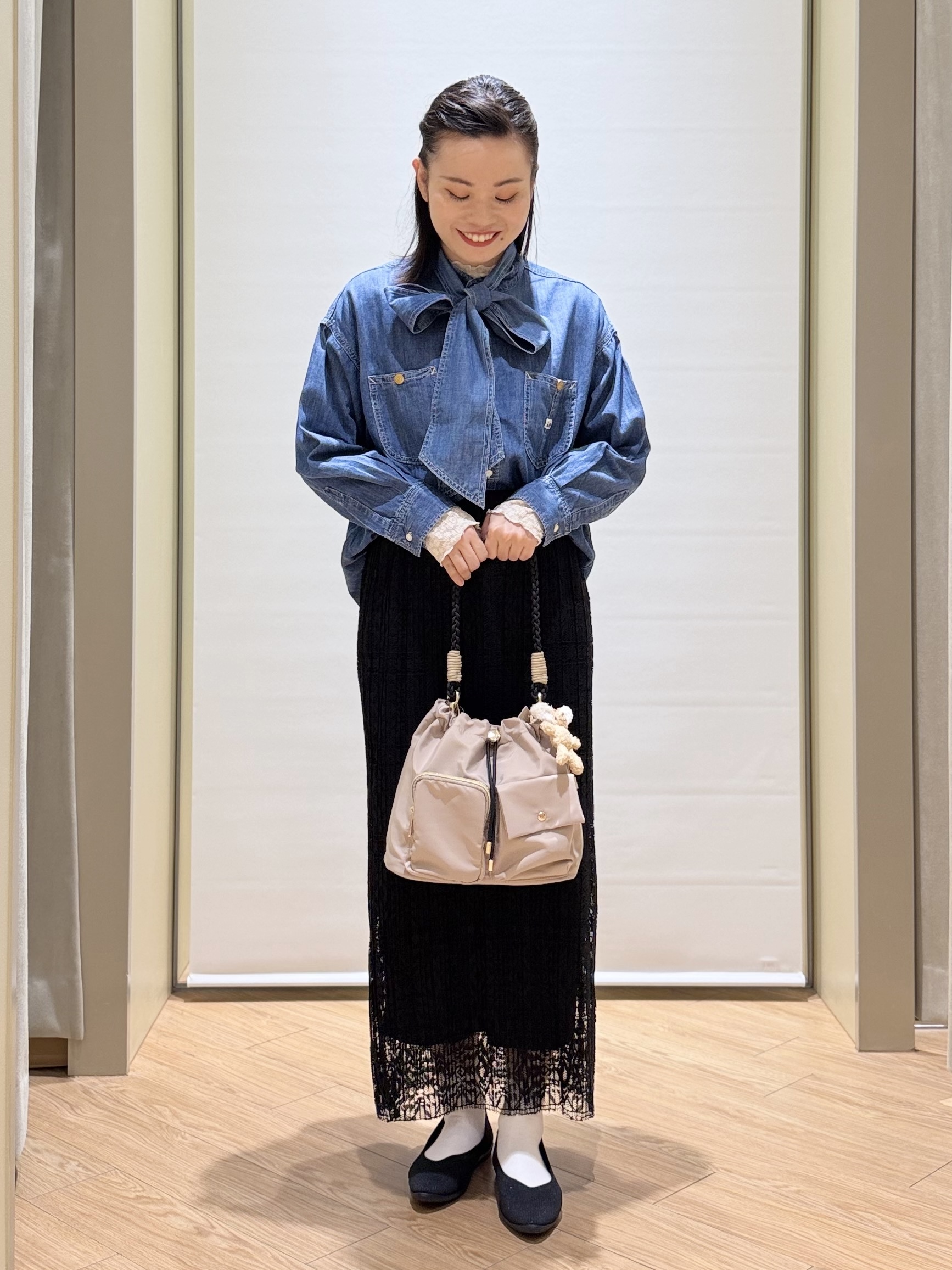 あんりさんの「grove｜【Lee&times;grove別注】DENIM BOWTIE SHIRTS」を使ったコーディネート