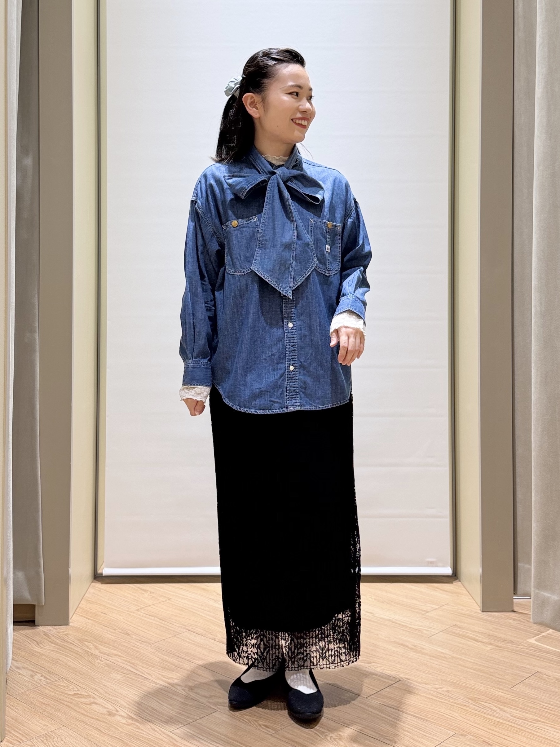 あんりさんの「grove｜【Lee&times;grove別注】DENIM BOWTIE SHIRTS」を使ったコーディネート