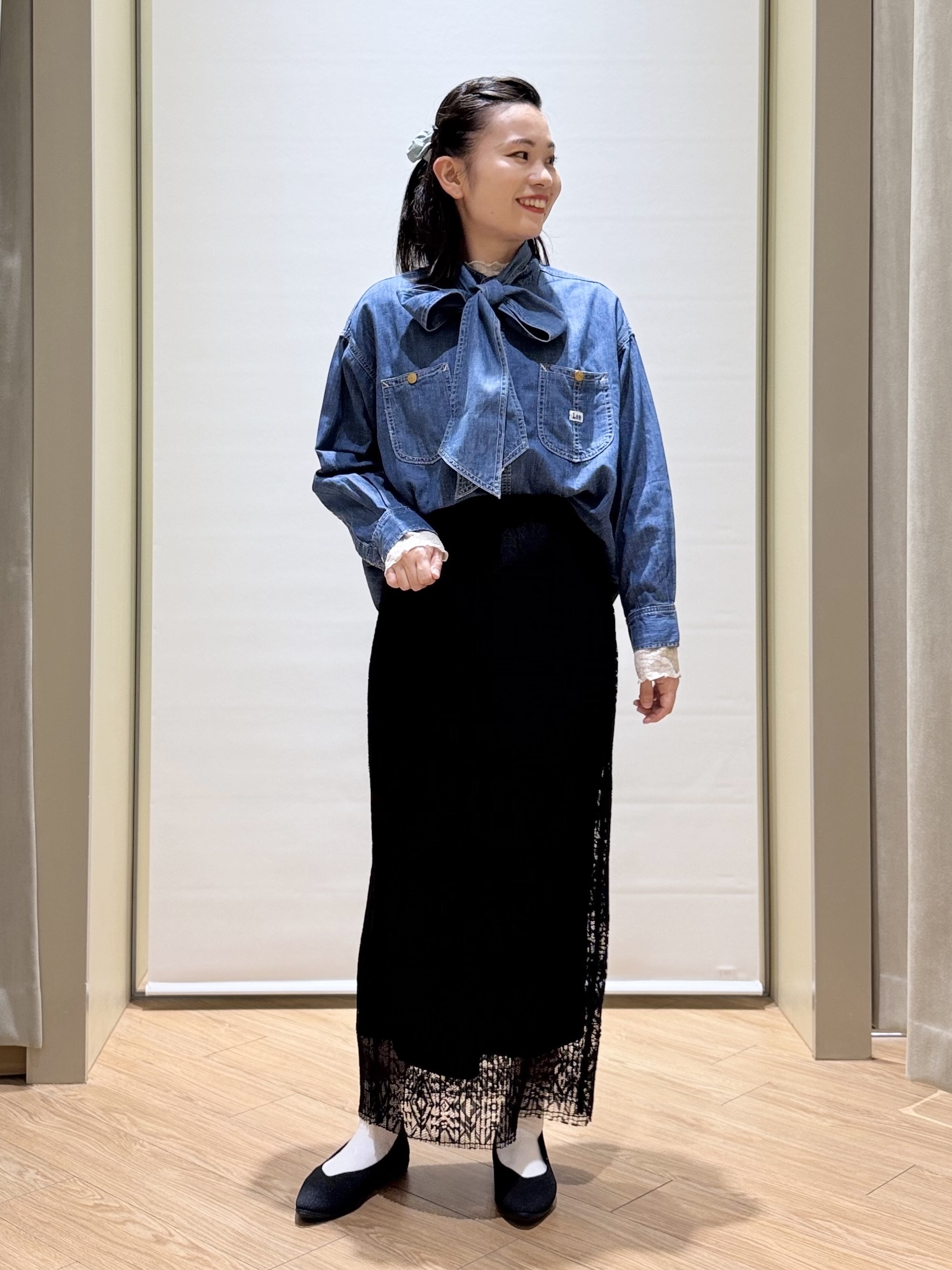 あんりさんの「grove｜【Lee&times;grove別注】DENIM BOWTIE SHIRTS」を使ったコーディネート