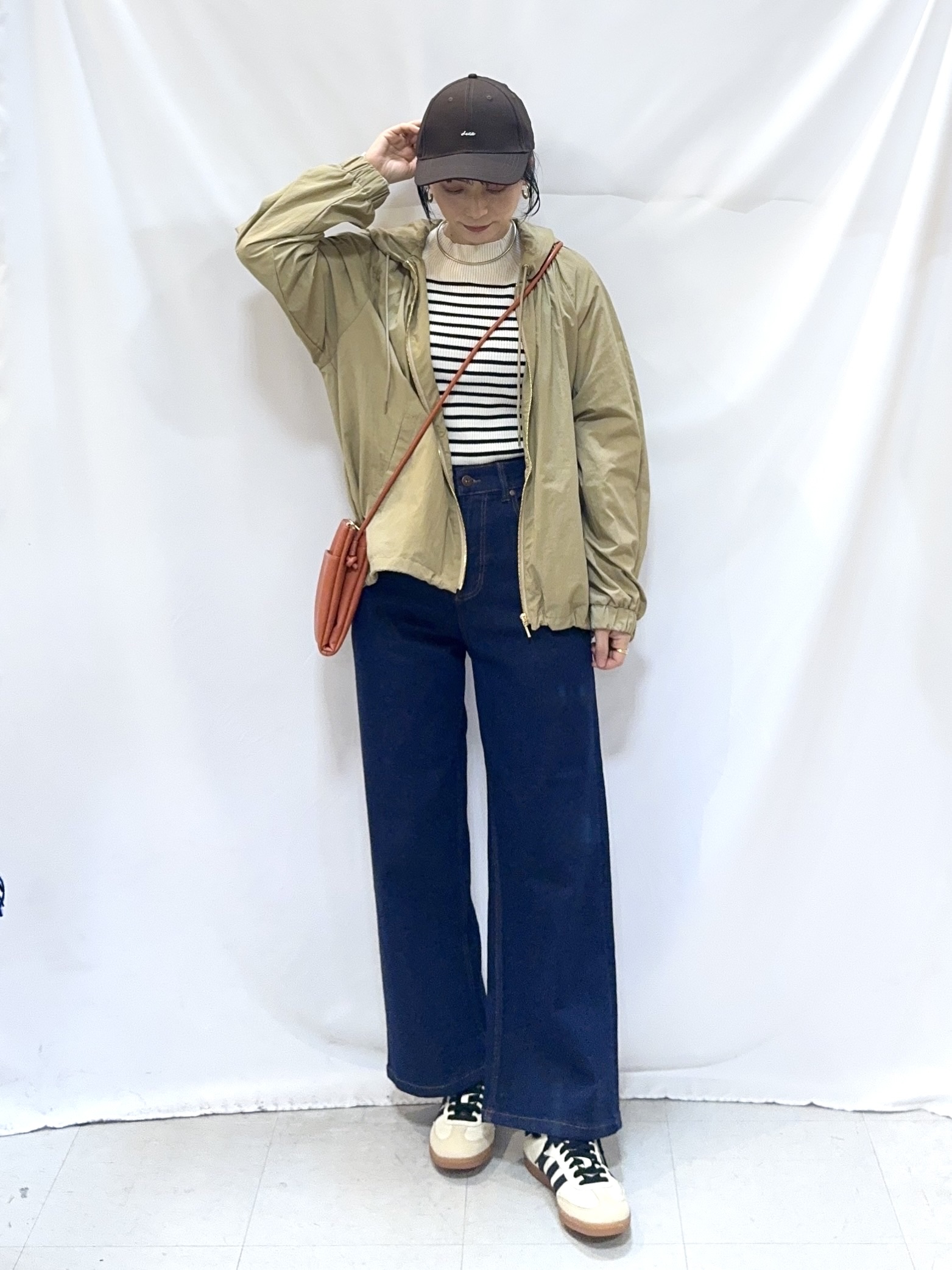 𝐇𝐢𝐫𝐨𝐦𝐢さんの「SHOO･LA･RUE｜【S-LL/撥水】ゴールドパーツで女性らしく ギャザーブルゾン」を使ったコーディネート