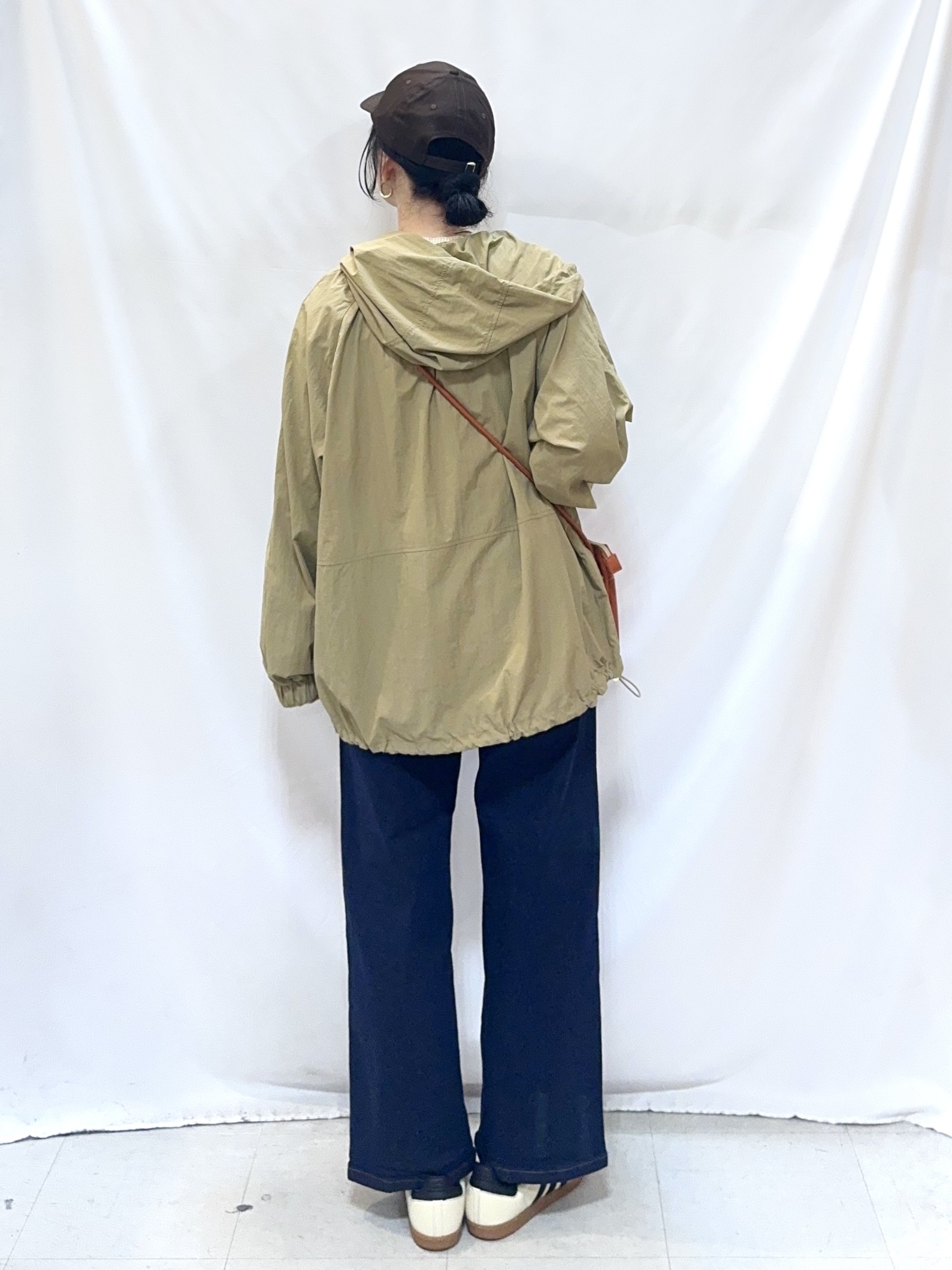 𝐇𝐢𝐫𝐨𝐦𝐢さんの「SHOO･LA･RUE｜【S-LL/撥水】ゴールドパーツで女性らしく ギャザーブルゾン」を使ったコーディネート