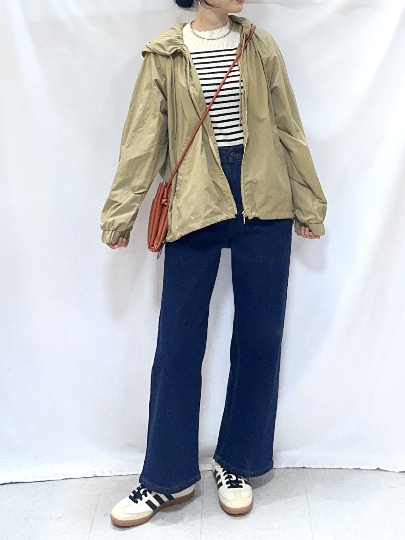 𝐇𝐢𝐫𝐨𝐦𝐢さんの「SHOO･LA･RUE｜【S-LL/撥水】ゴールドパーツで女性らしく ギャザーブルゾン」を使ったコーディネート