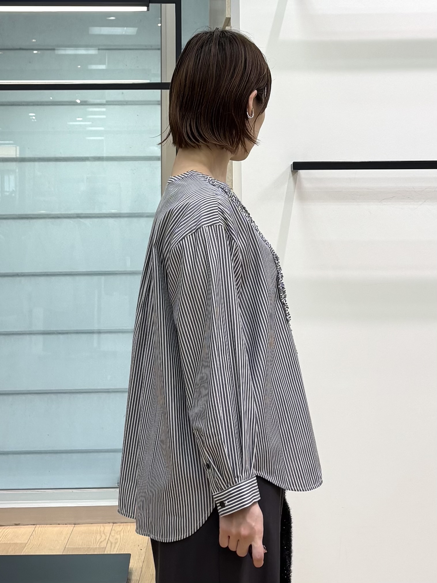 asamiさんの「INDIVI｜【華やか／ストライプ柄】フロントフリルブラウス」を使ったコーディネート
