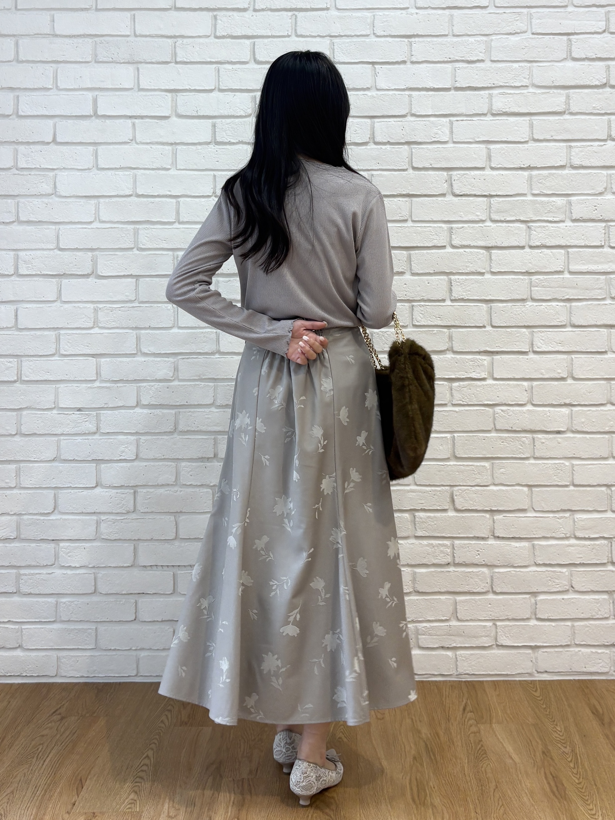 AOIさんの「Couture brooch｜【一枚でも重ねても】メローフリル テレコトップス」を使ったコーディネート