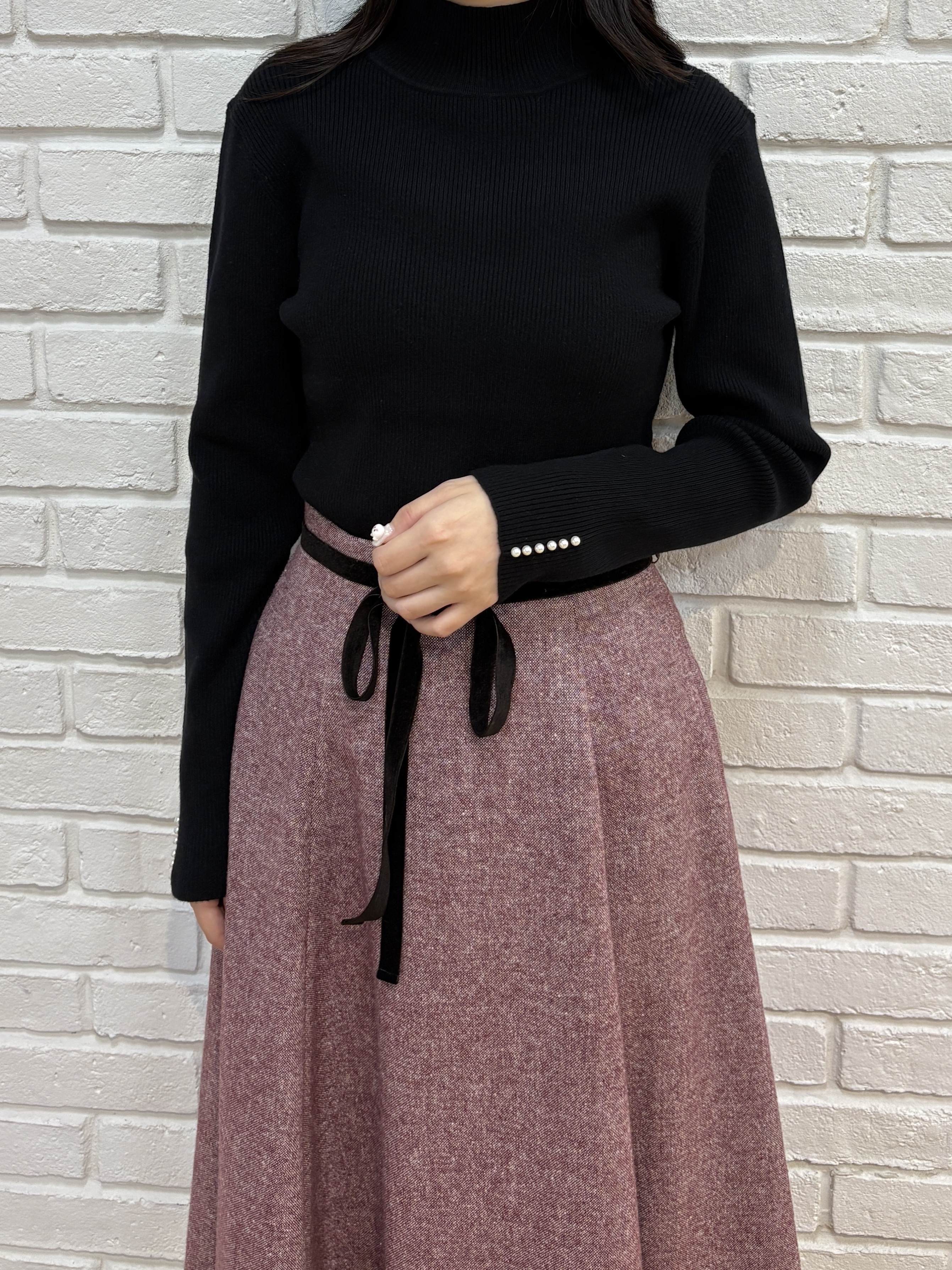 AOIさんの「Couture brooch｜【大人フェミニンのBASIC】パール調リブニット【吸湿発熱・静電気防止・抗菌防臭・洗濯機可】」を使ったコーディネート