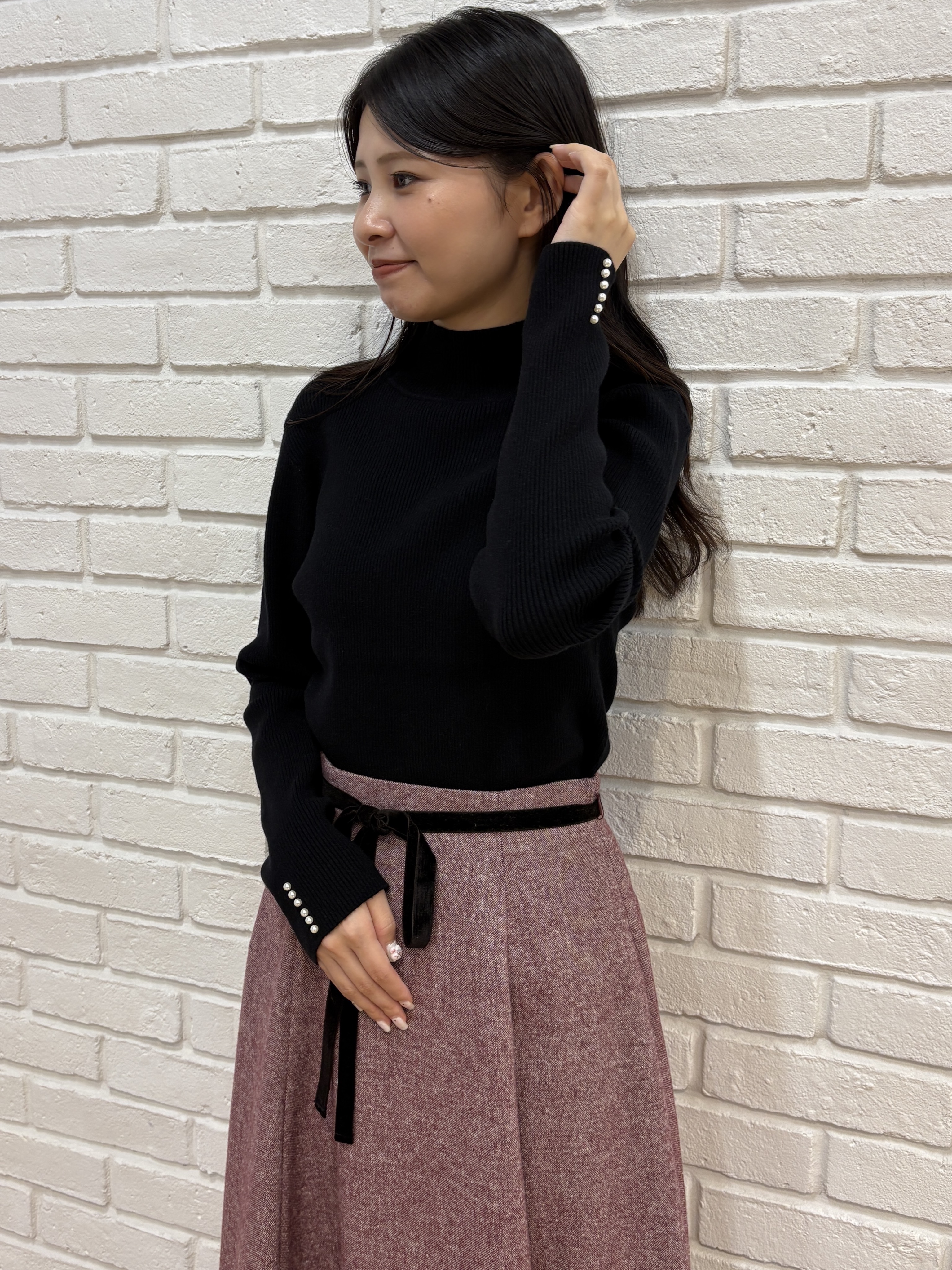 AOIさんの「Couture brooch｜【大人フェミニンのBASIC】パール調リブニット【吸湿発熱・静電気防止・抗菌防臭・洗濯機可】」を使ったコーディネート