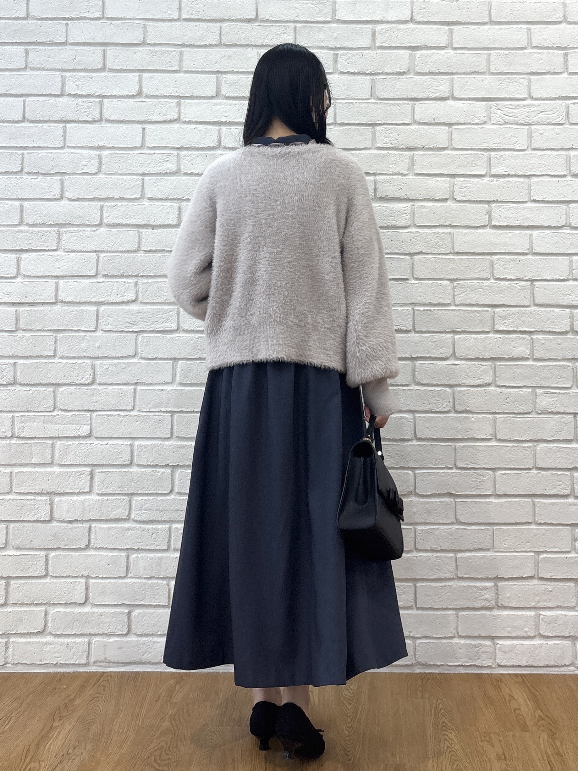 AOIさんの「Couture brooch｜【ふわふわフェザー】前後2WAY ニットカーディガン」を使ったコーディネート